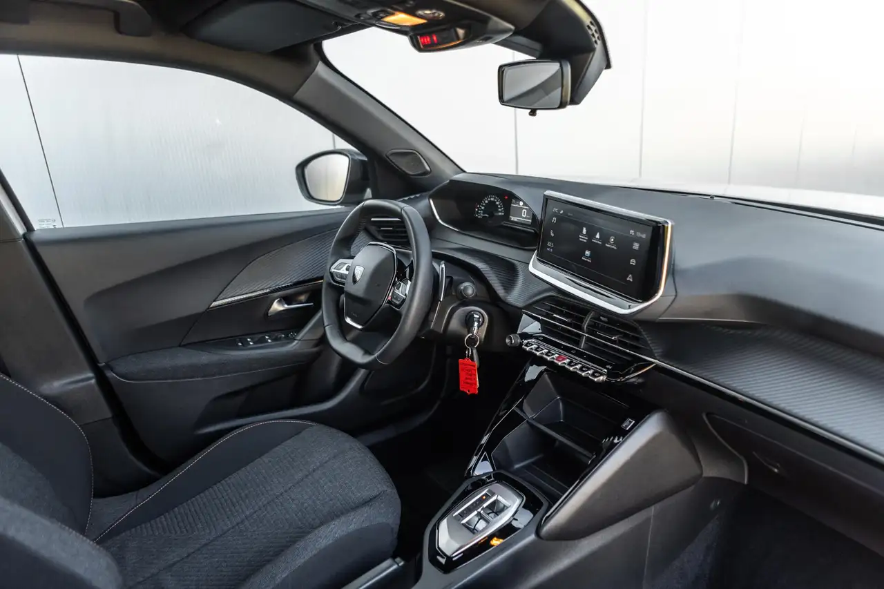 Peugeot 2008 1.2 Hybrid 136 Style 9