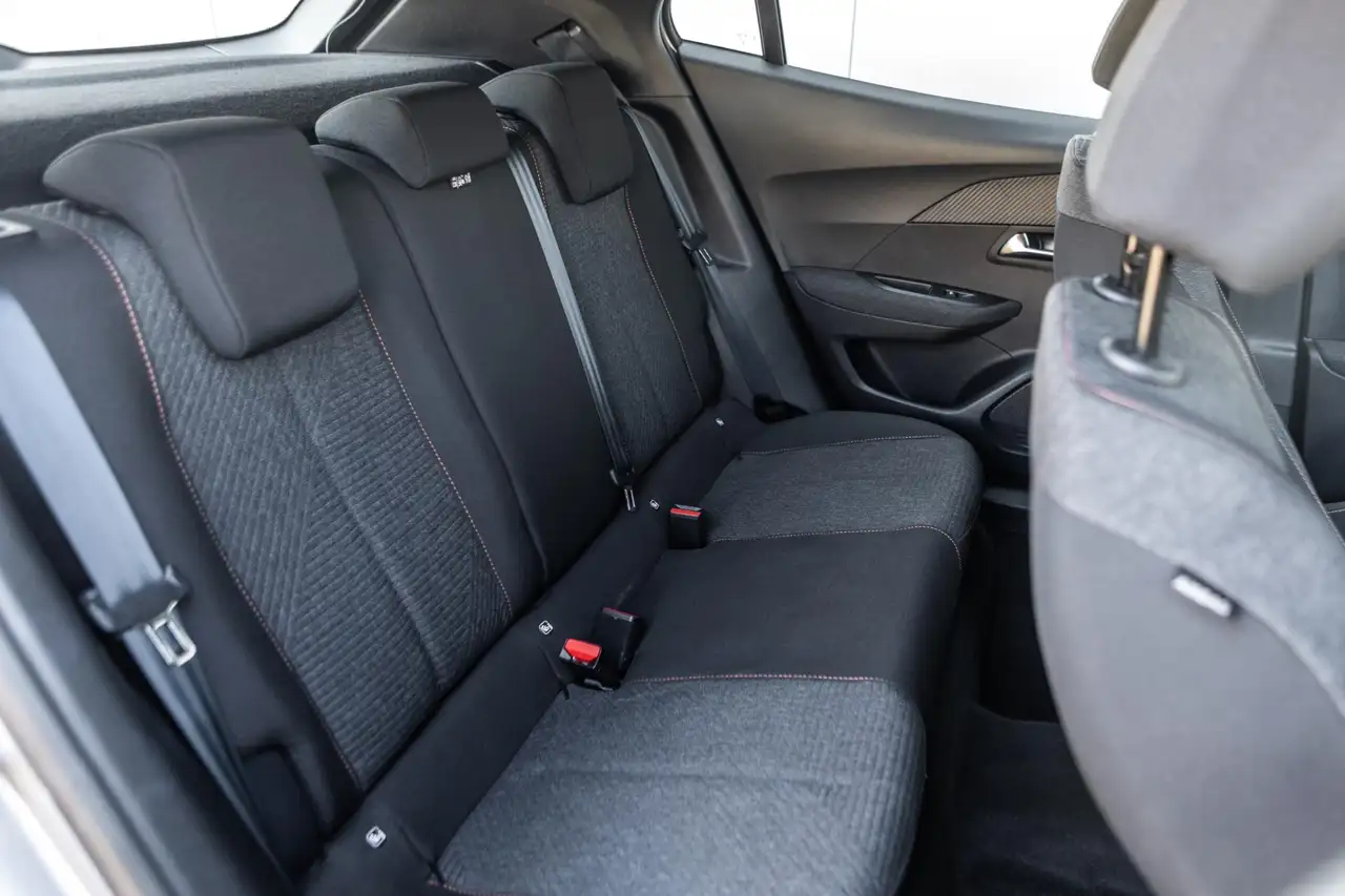 Peugeot 2008 1.2 Hybrid 136 Style 11