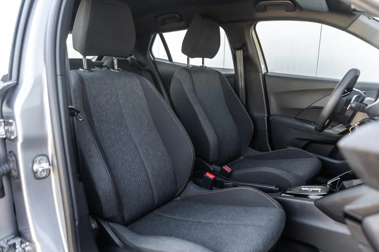 Peugeot 2008 1.2 Hybrid 136 Style 10