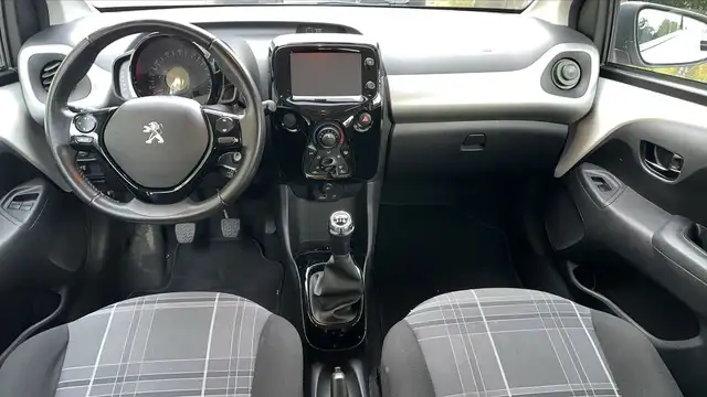 Peugeot 108 view 11