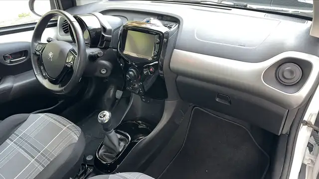 Peugeot 108 view 10