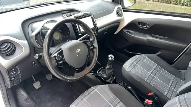 Peugeot 108 view 8