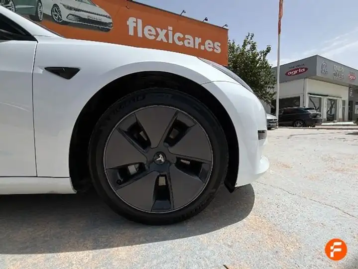 Tesla Model 3 2023, foto 22