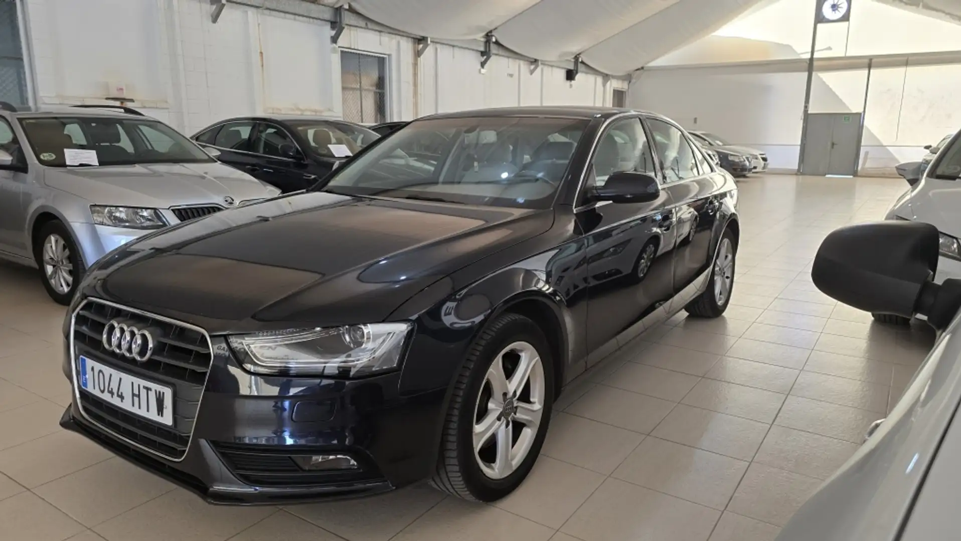 Audi A4 2.0TDI Advanced edition DPF 150 Bleu - 2