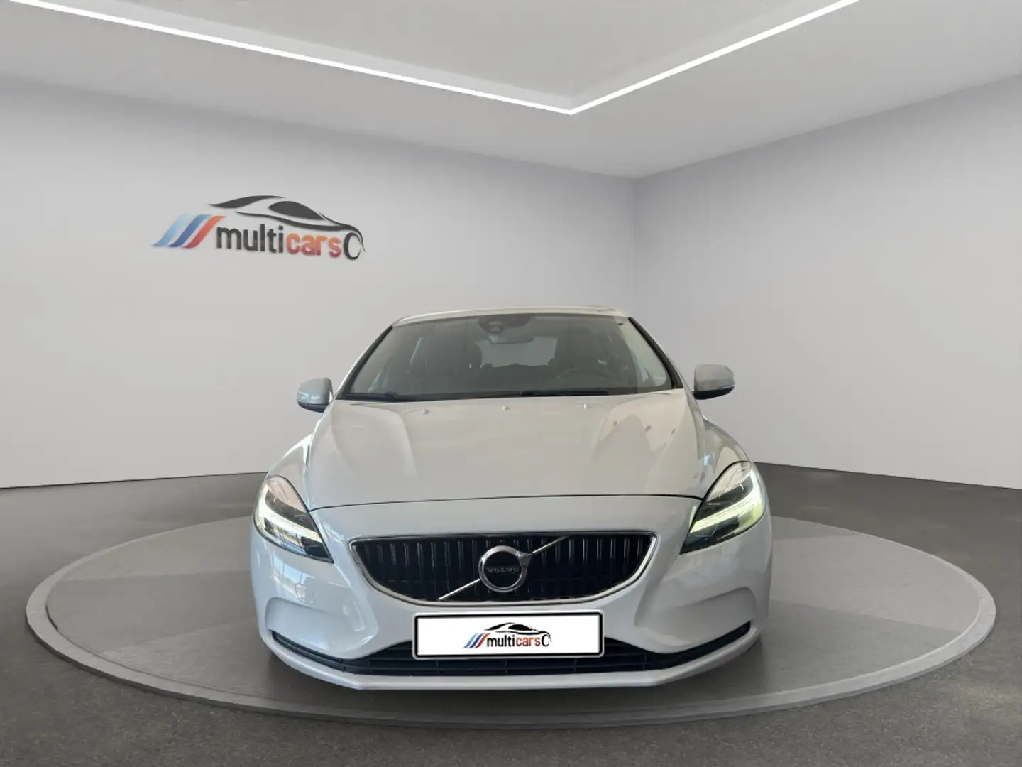 Volvo V40 D2 Momentum 120 Blanc - 2