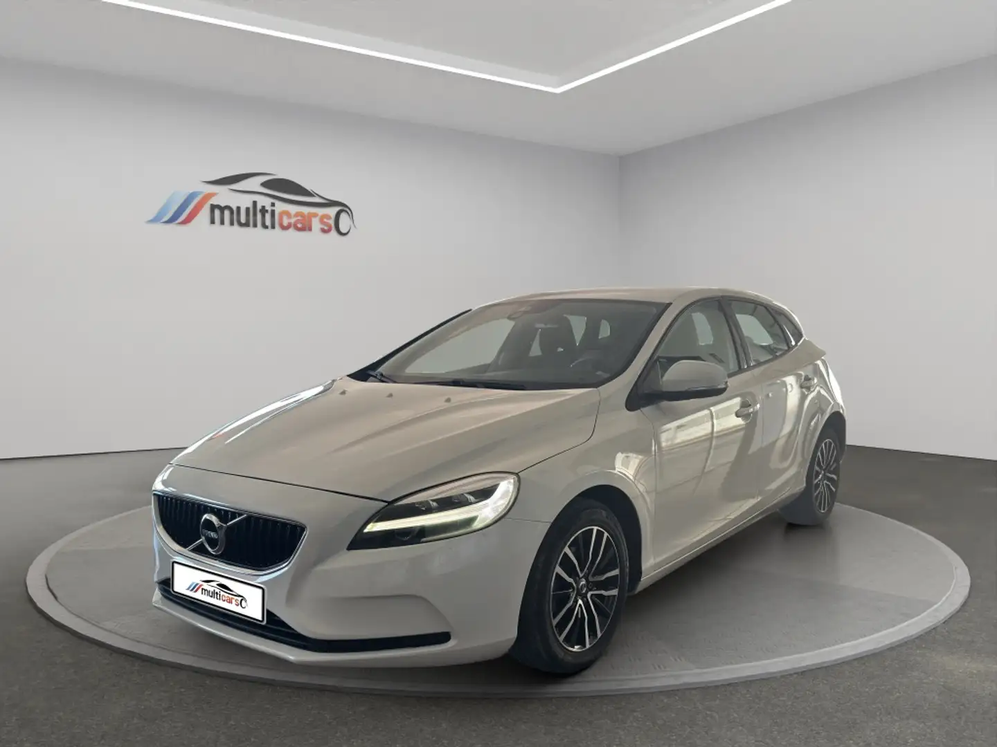 Volvo V40 D2 Momentum 120 Blanc - 1