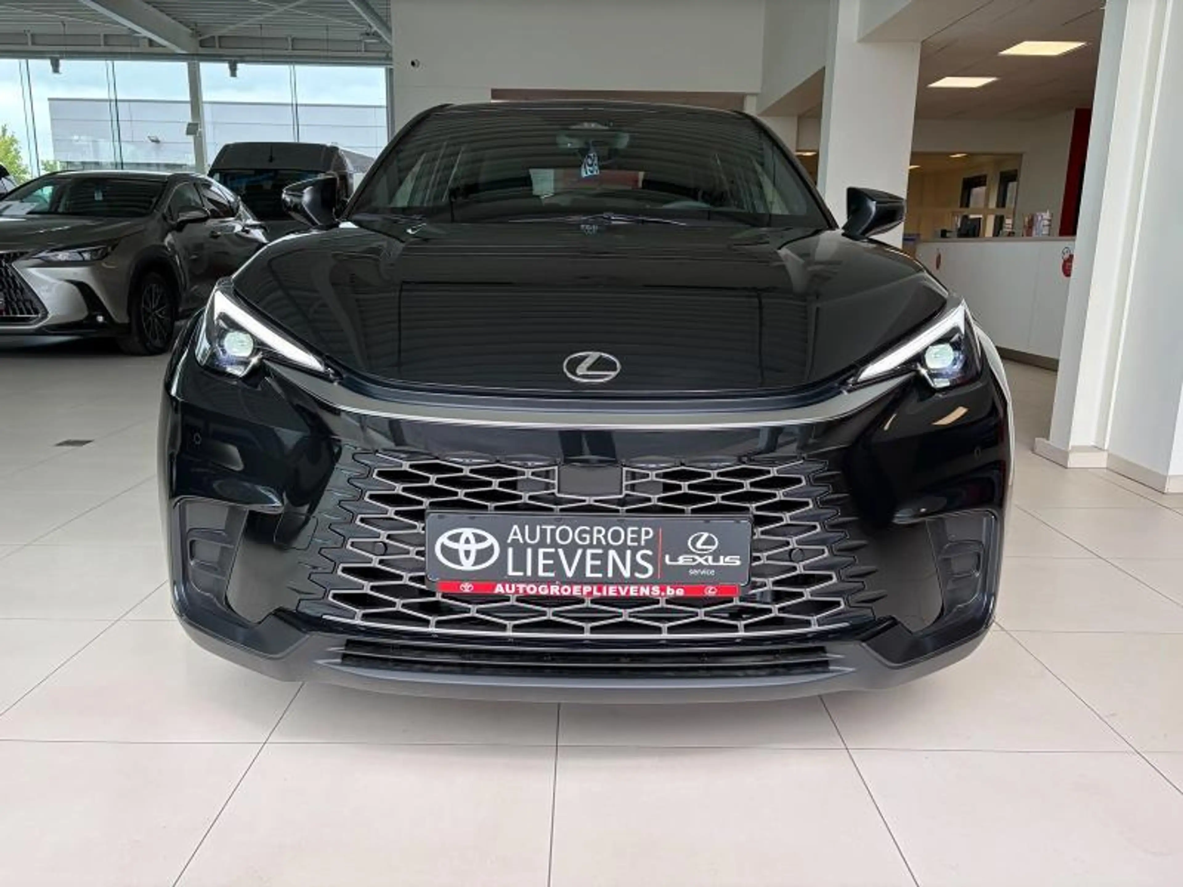 Lexus LBX 1.5 HYB - BASE + COMFORT & SAFETY PACK — photo 2
