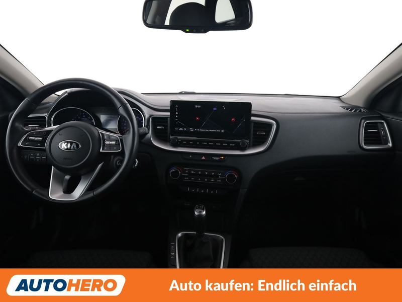 Kia Ceed / cee'd 1.5 TGDI Silber — photo 12