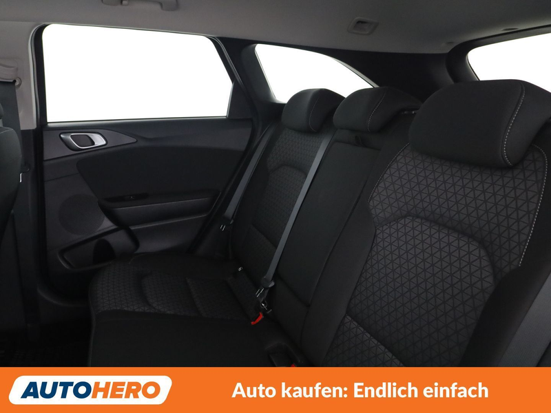 Kia Ceed / cee'd 1.5 TGDI Silber — photo 14