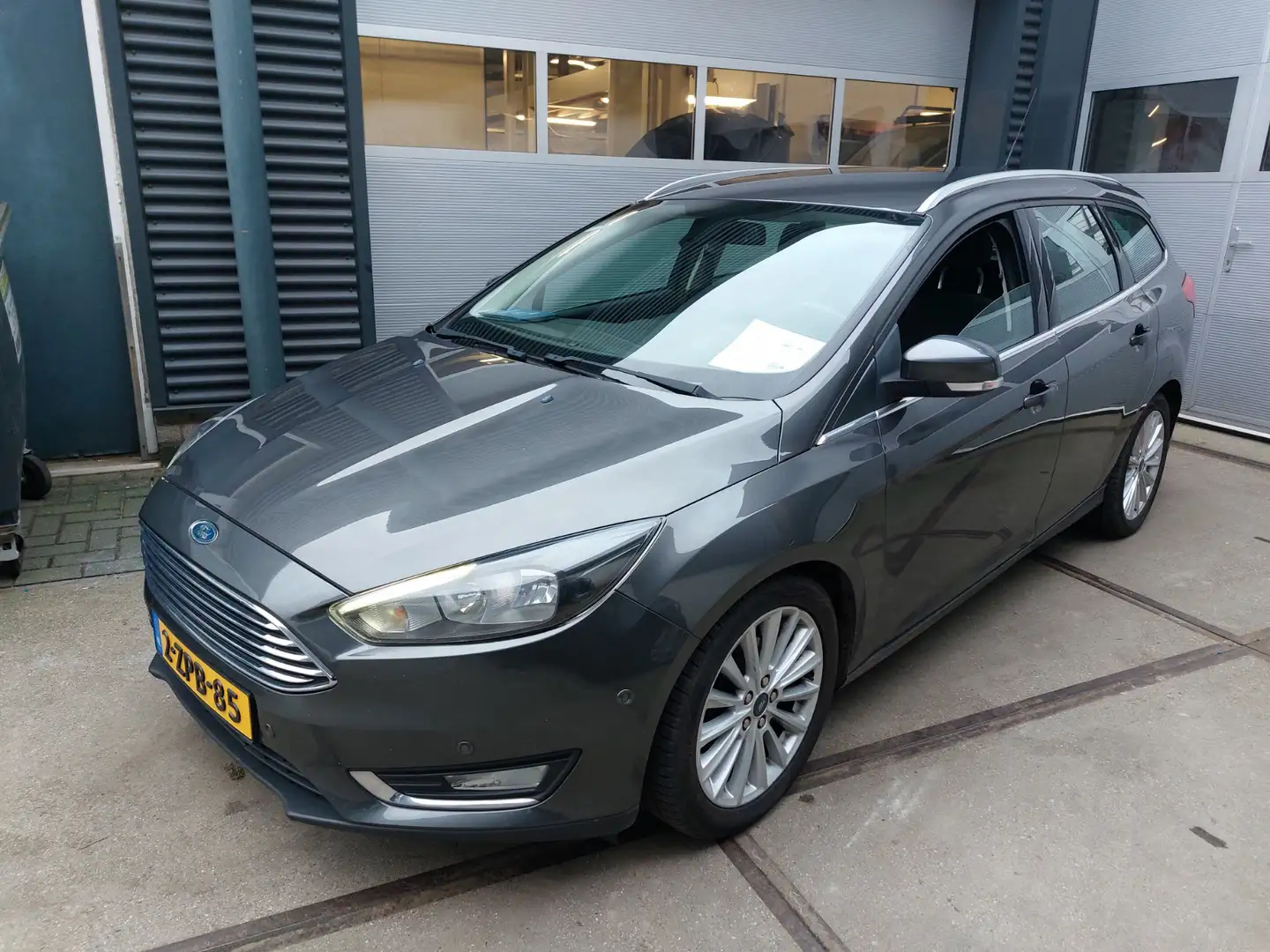 Ford Focus Wagon 1.0 Titanium Edition Airco/ECC/LMV/NAV Grijs - 1