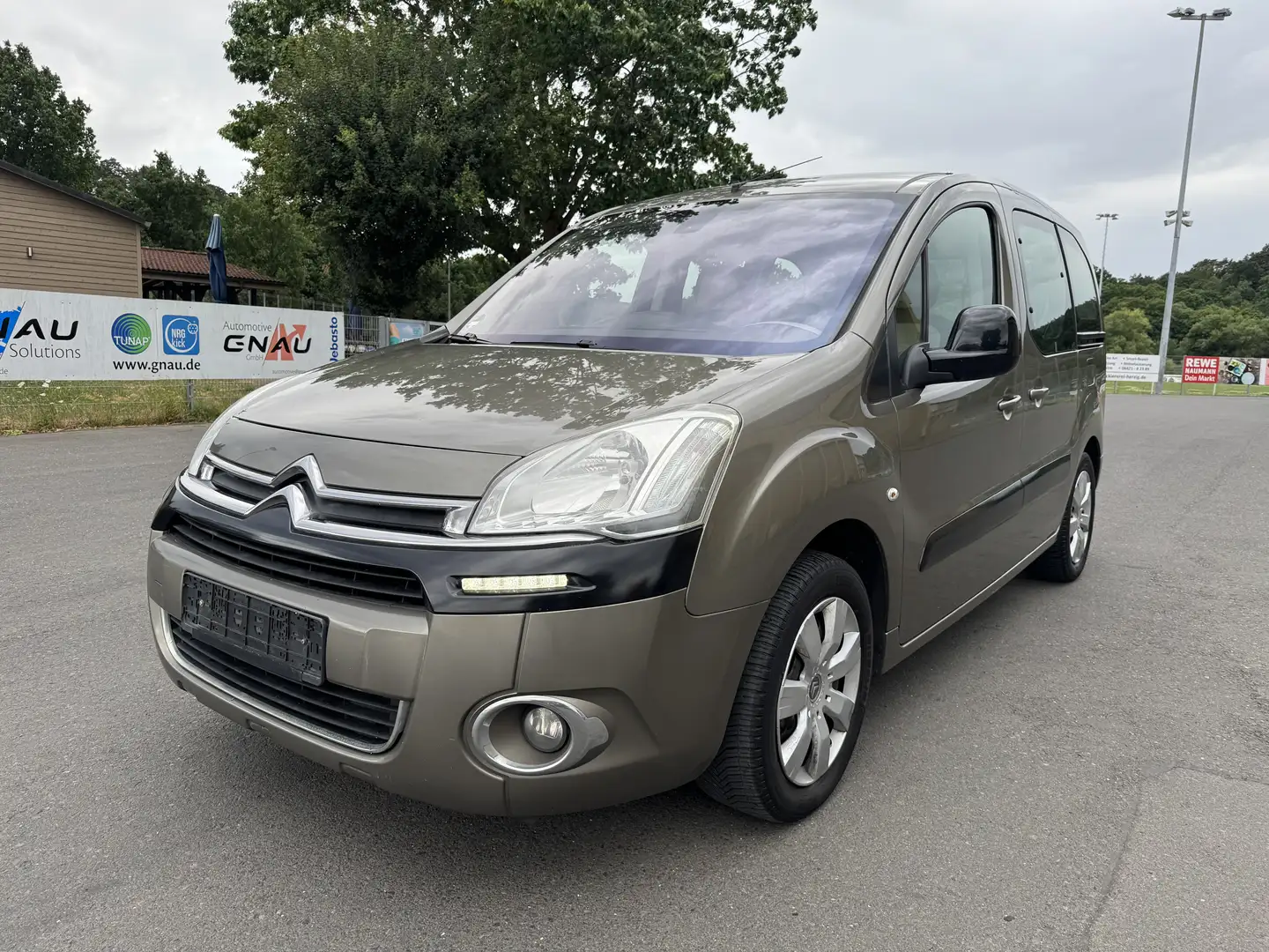 Citroen Berlingo 1.6 e-HDI Selection / Klimaautomatik Marrón - 1