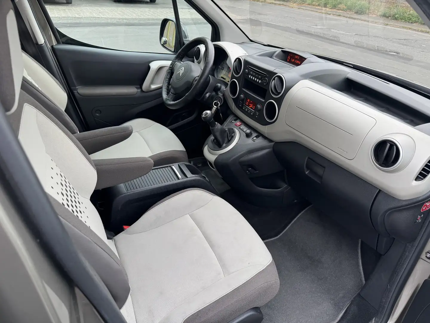 Citroen Berlingo 1.6 e-HDI Selection / Klimaautomatik Marrón - 2