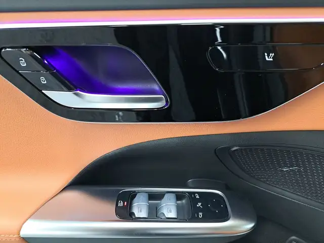 Mercedes-Benz C-Class view 9