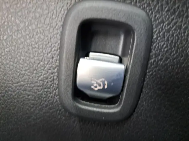 Mercedes-Benz C-Class view 10