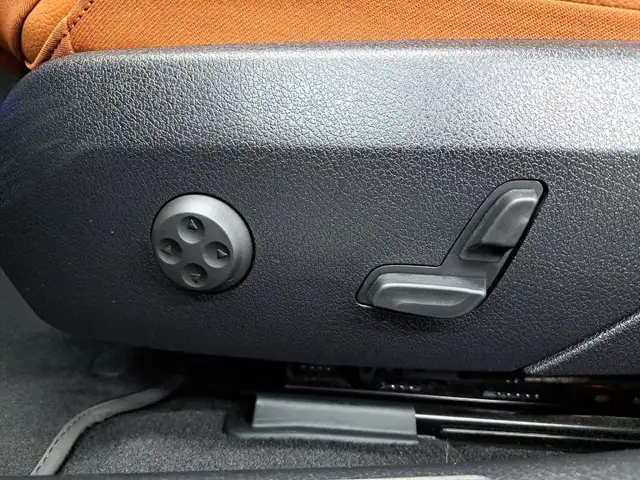 Mercedes-Benz C-Class view 12