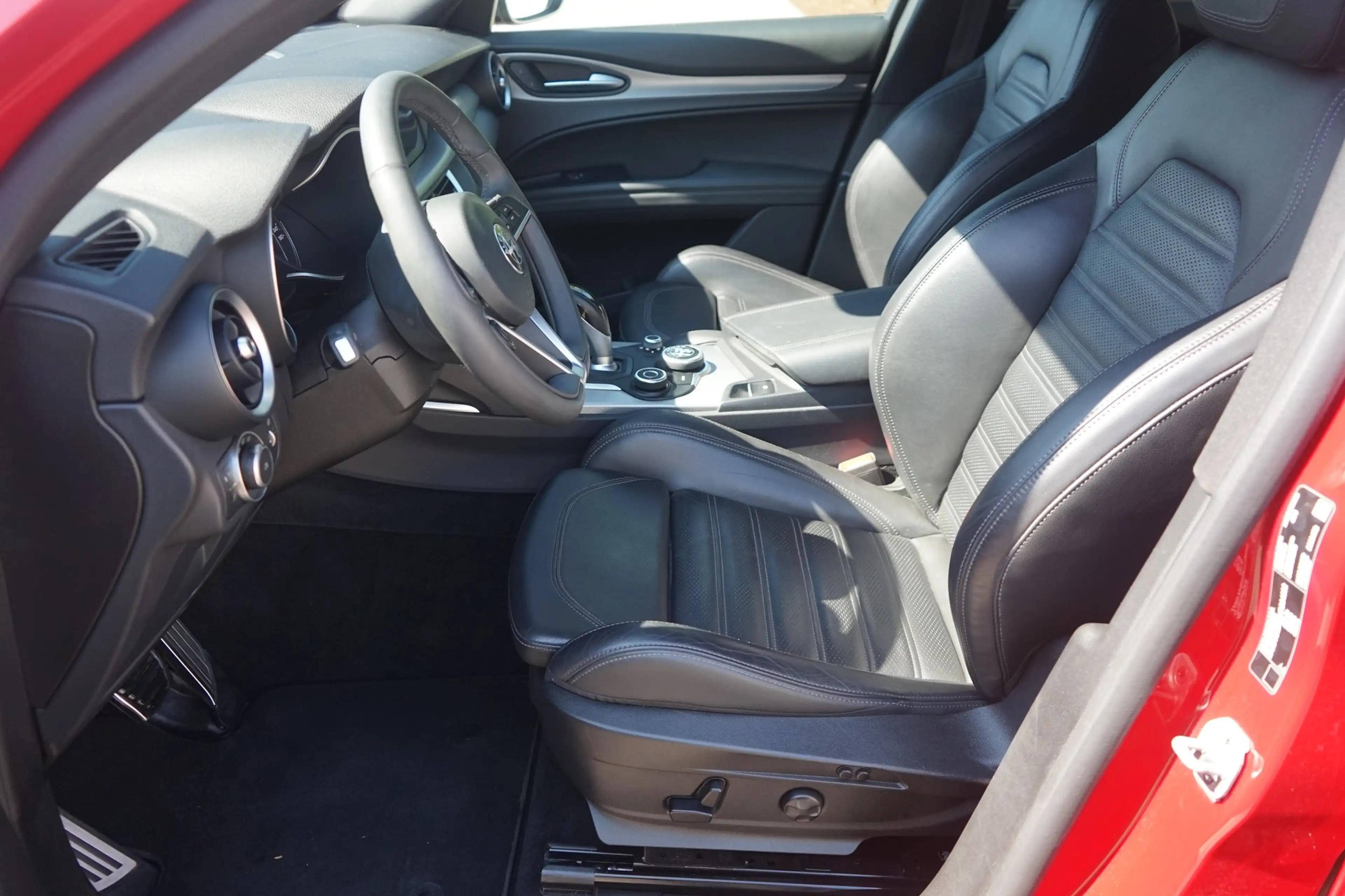 Alfa Romeo Stelvio 2.0 B-Tech Q4 Klimaaut. Sitzheizung Navi — photo 23