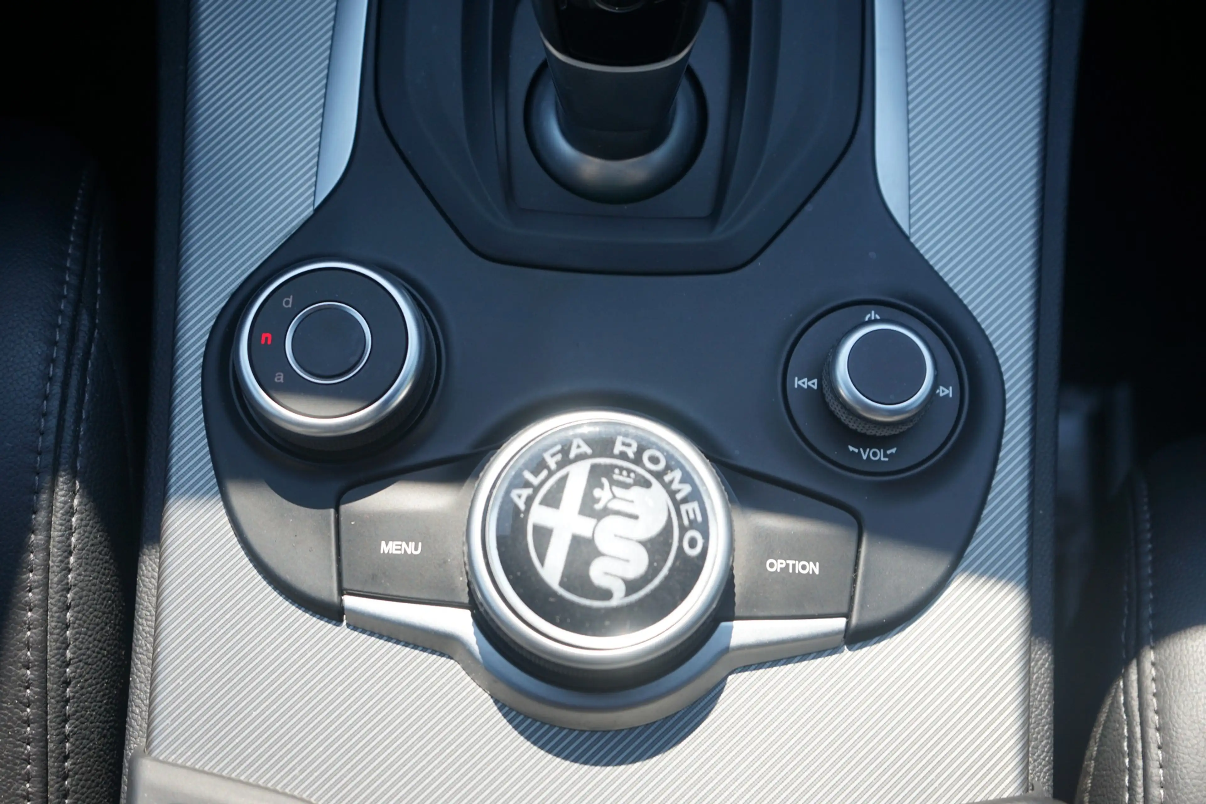 Alfa Romeo Stelvio 2.0 B-Tech Q4 Klimaaut. Sitzheizung Navi — photo 14