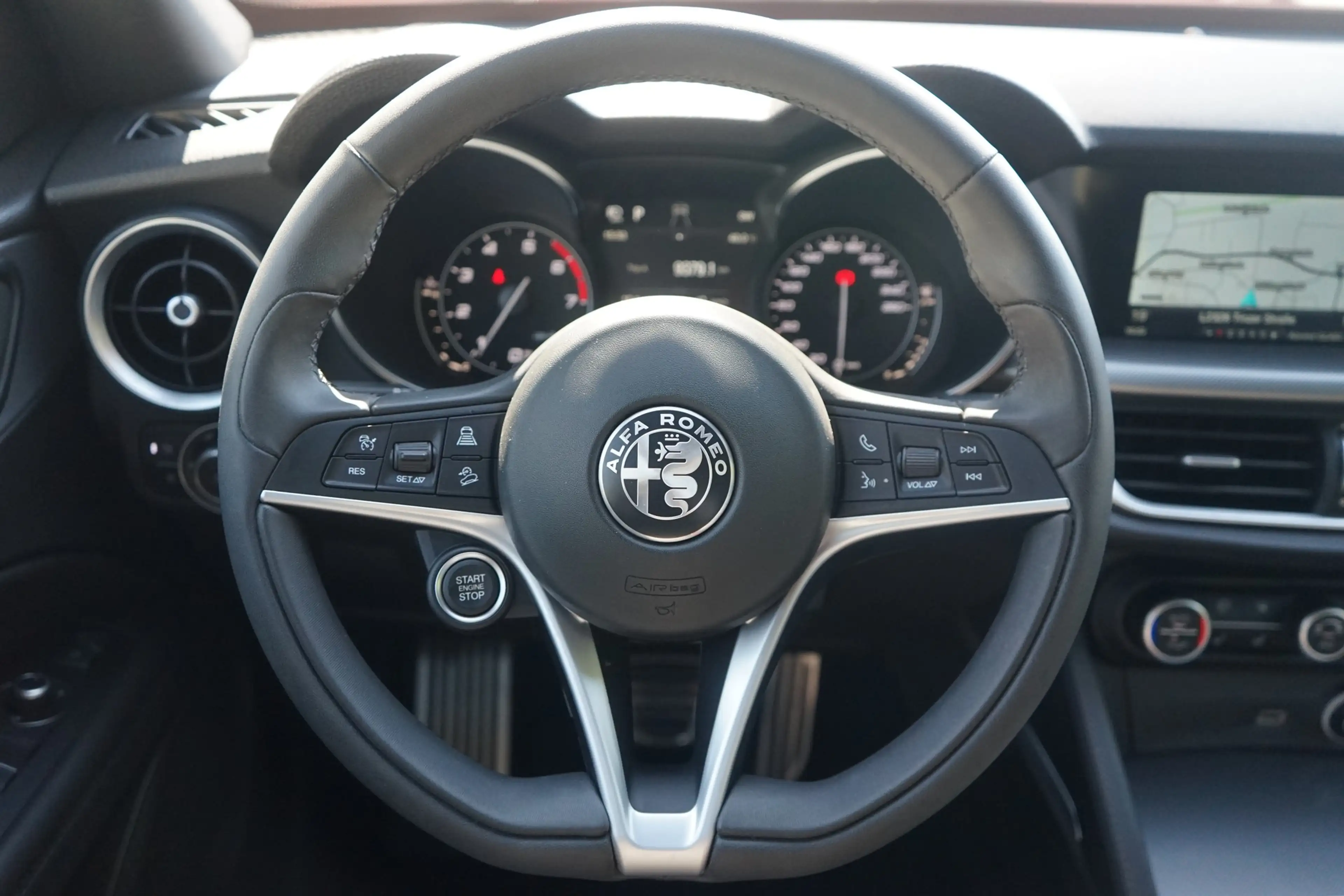 Alfa Romeo Stelvio 2.0 B-Tech Q4 Klimaaut. Sitzheizung Navi — photo 15