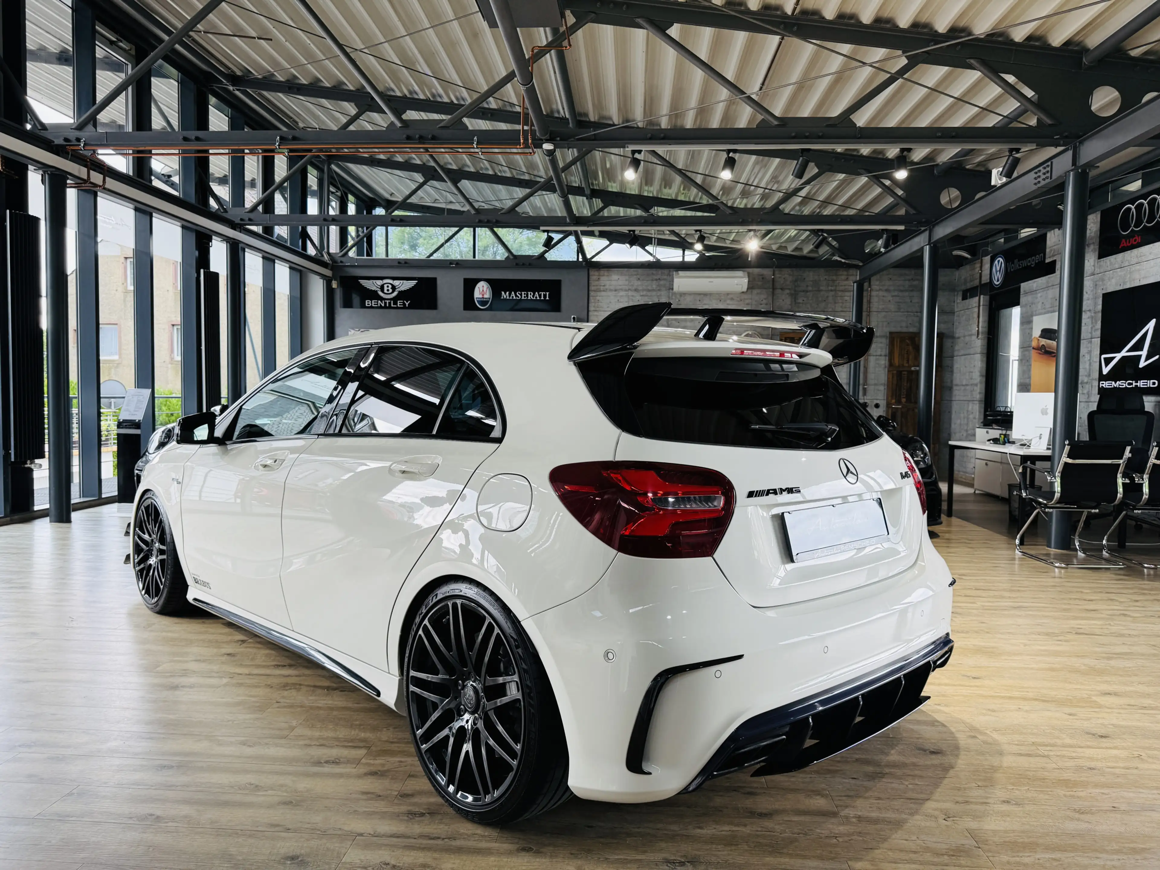 Mercedes-Benz A 45 AMG 4Matic Aero Paket*SCHALE*PERF.ABGAS*KAM — photo 4