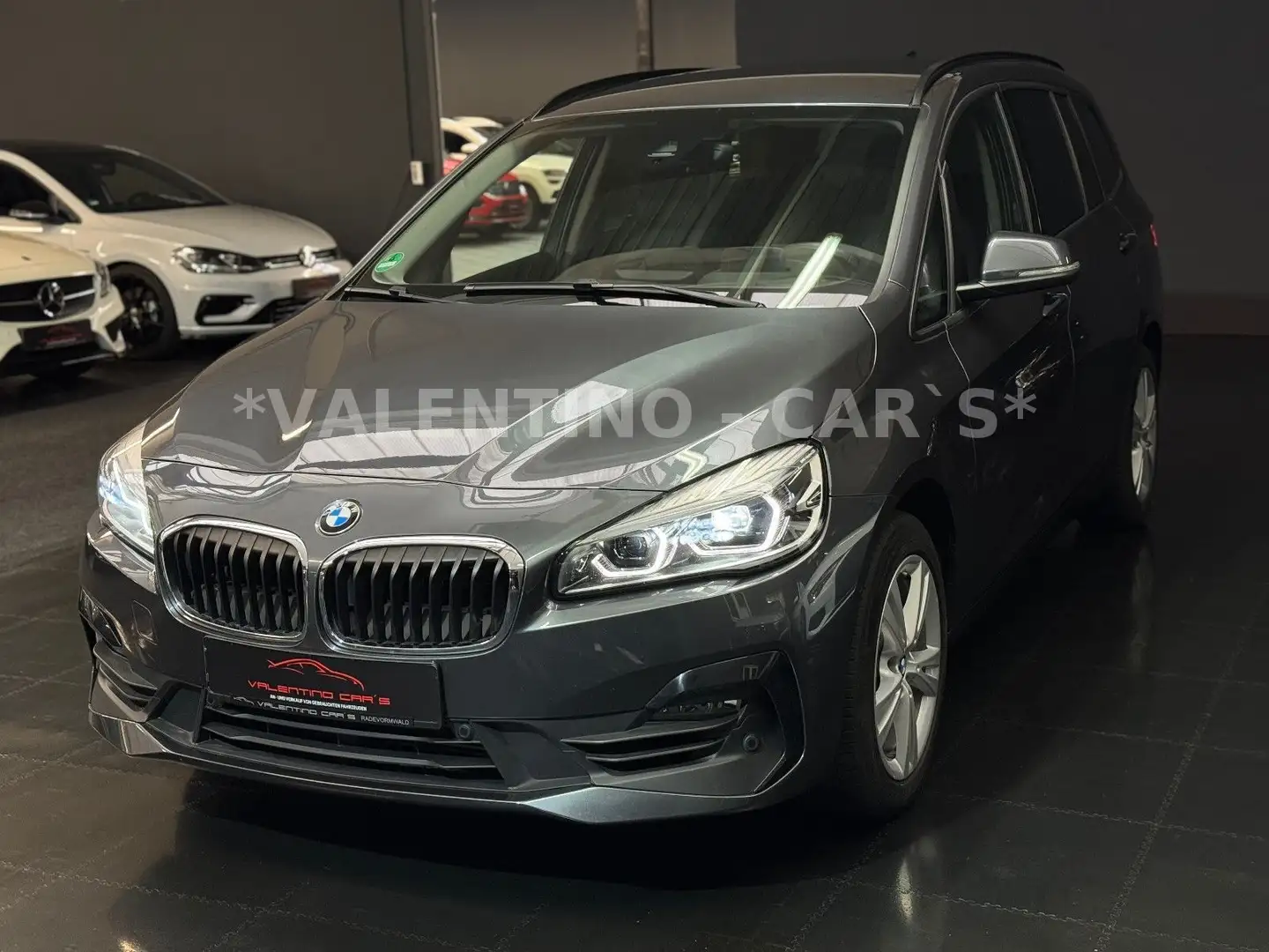 BMW 218 i Advantage Gran Tourer 7Sitzer/Automatik/Ahk Grau - 2