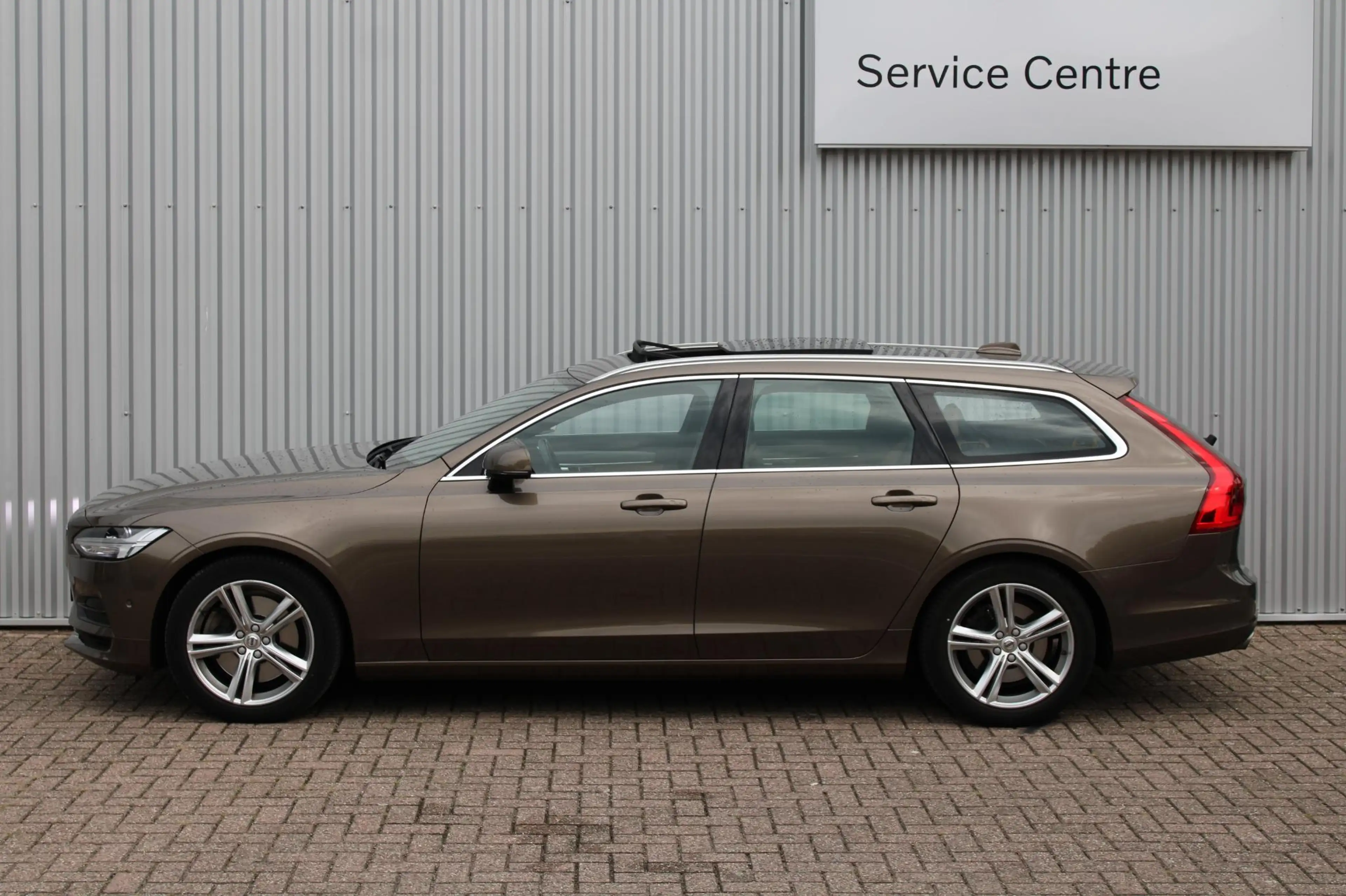 Volvo V90 2.0 T5 Momentum | Head-Up display | Panoramadak | — photo 4
