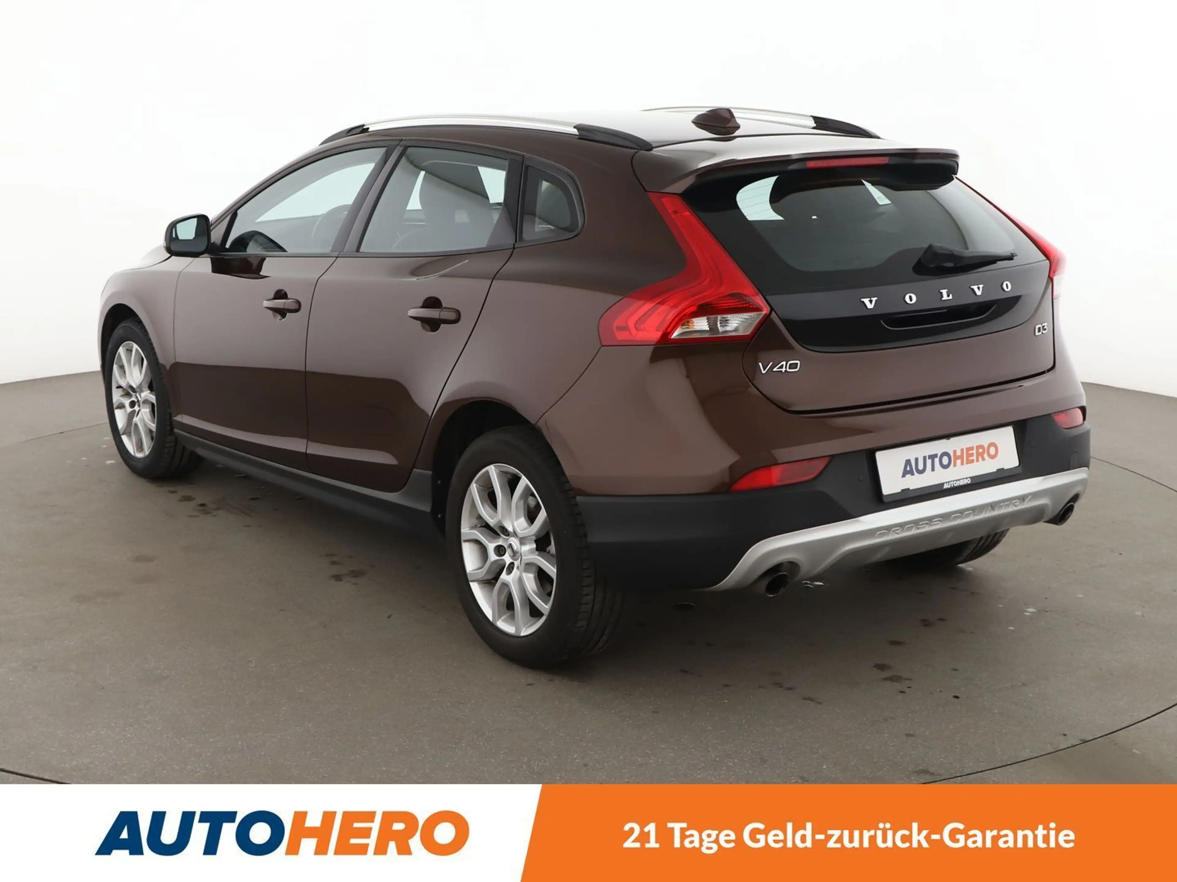 Volvo V40 Cross Country 2.0 D3 Momentum Aut.*NAVI*PDC*TEMPO*PANO*SHZ* — photo 4