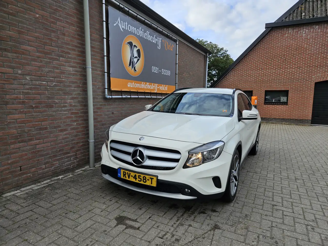 Mercedes-Benz GLA 220