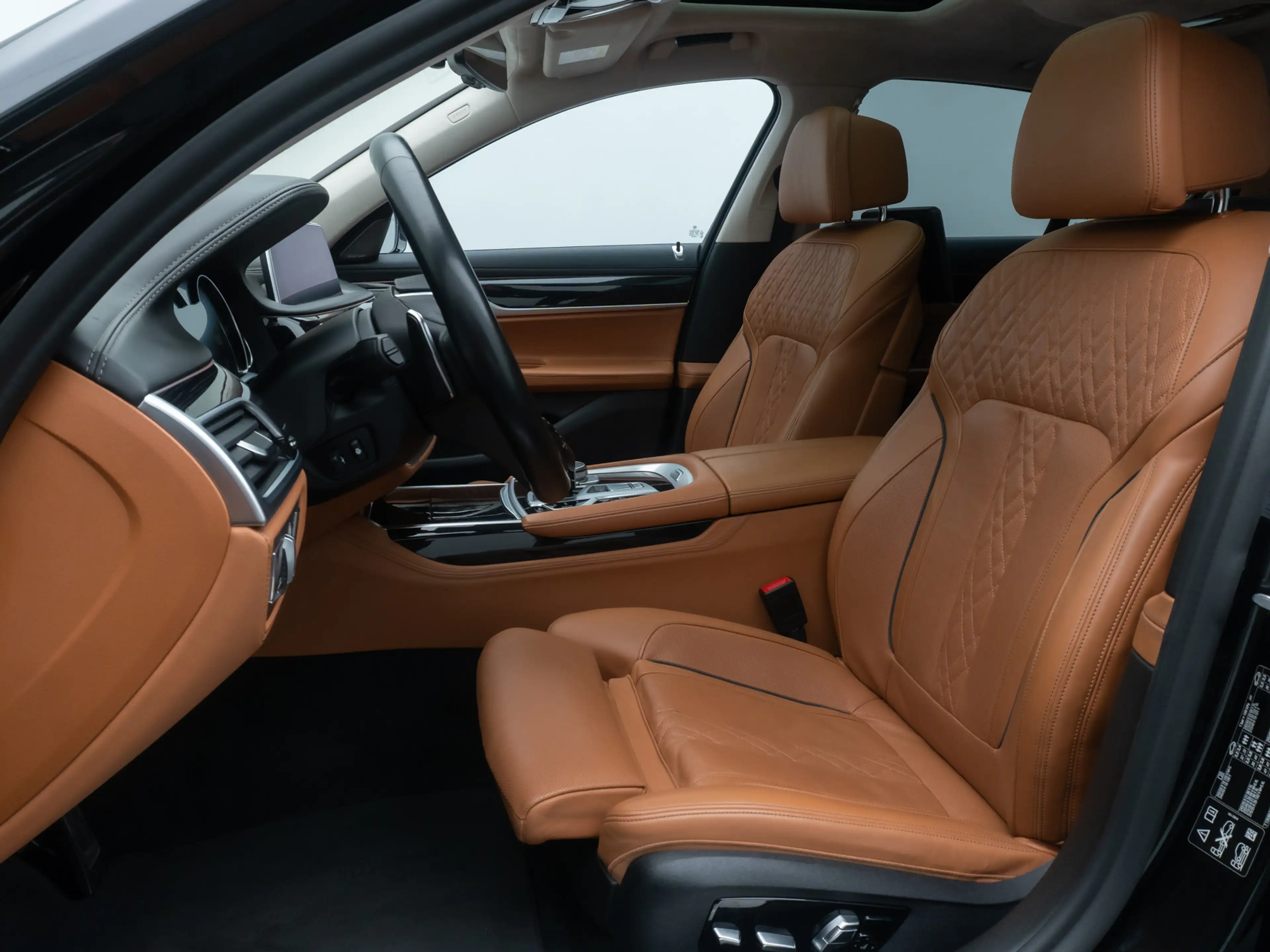 BMW 750 M Sport 360° Massage FondEnt Laser Voll — photo 36
