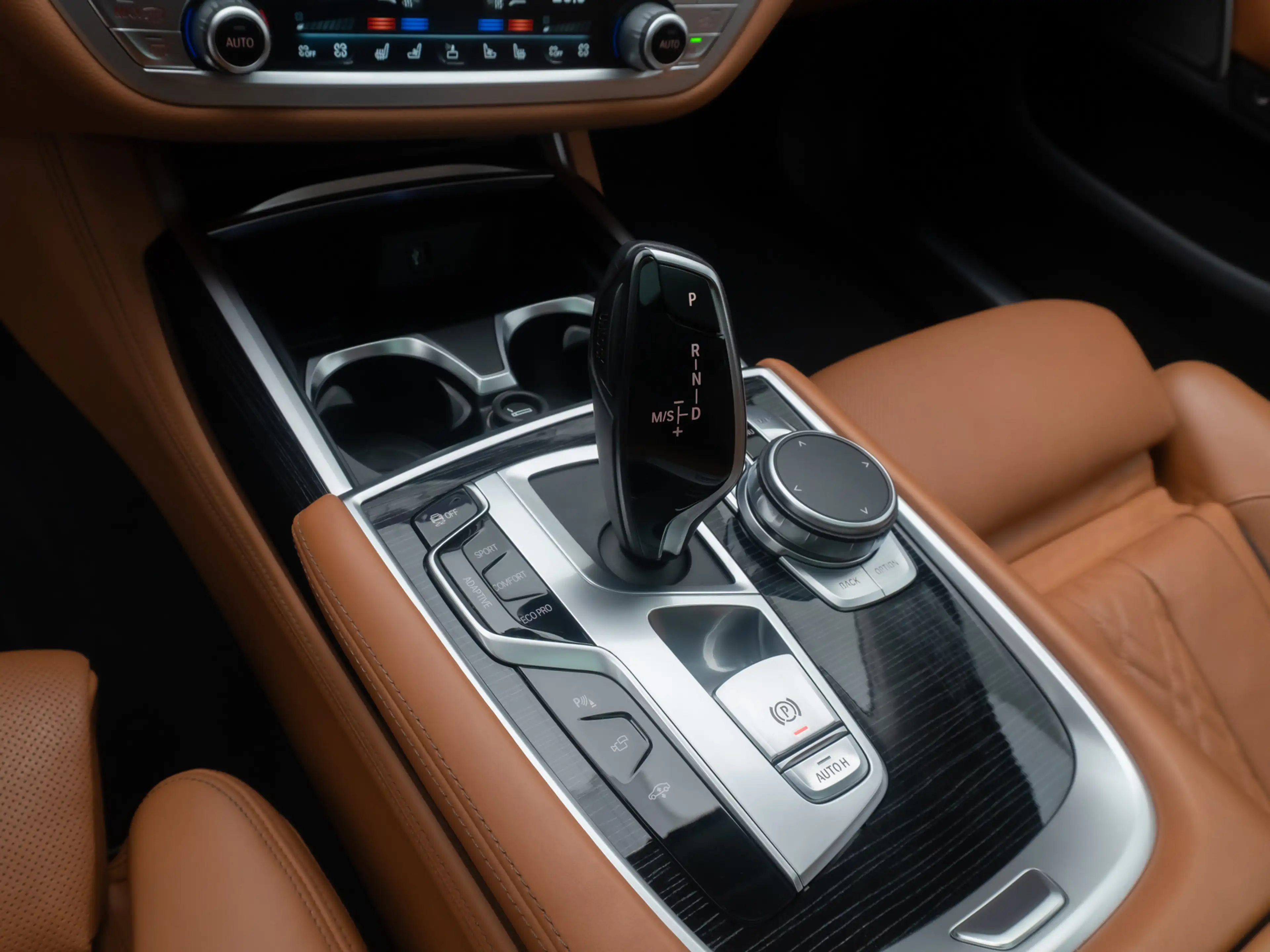 BMW 750 M Sport 360° Massage FondEnt Laser Voll — photo 22