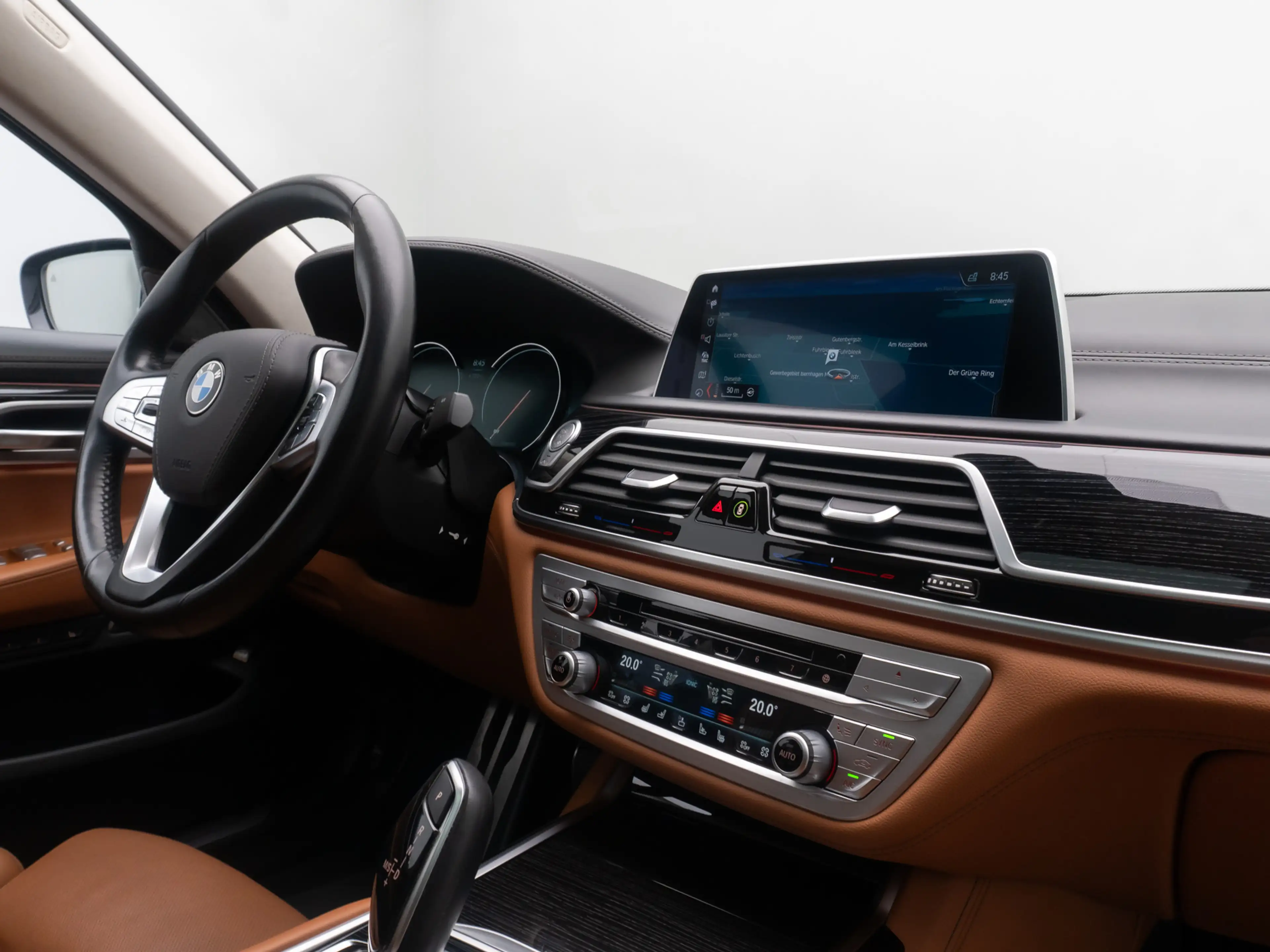 BMW 750 M Sport 360° Massage FondEnt Laser Voll — photo 38