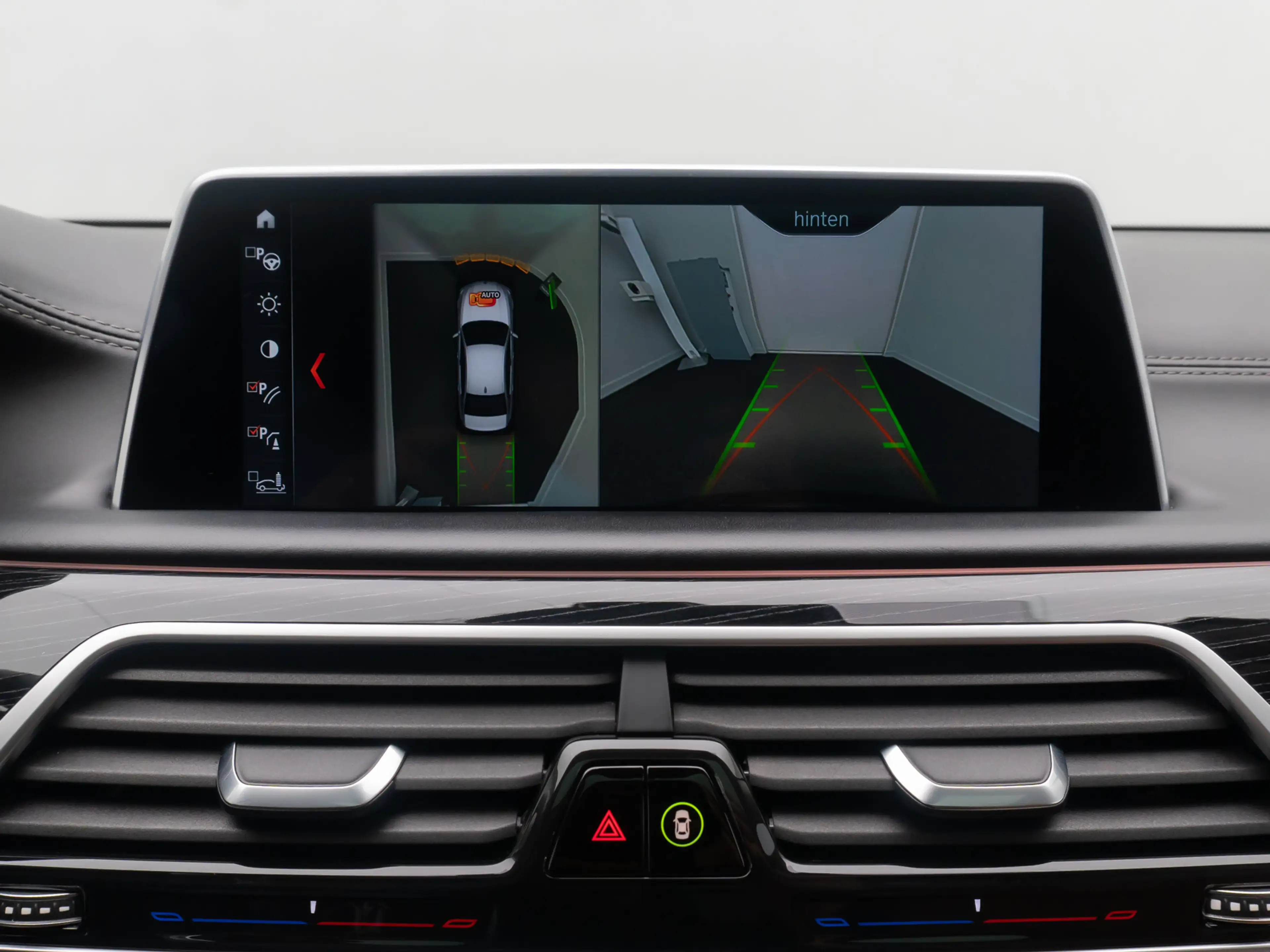 BMW 750 M Sport 360° Massage FondEnt Laser Voll — photo 43