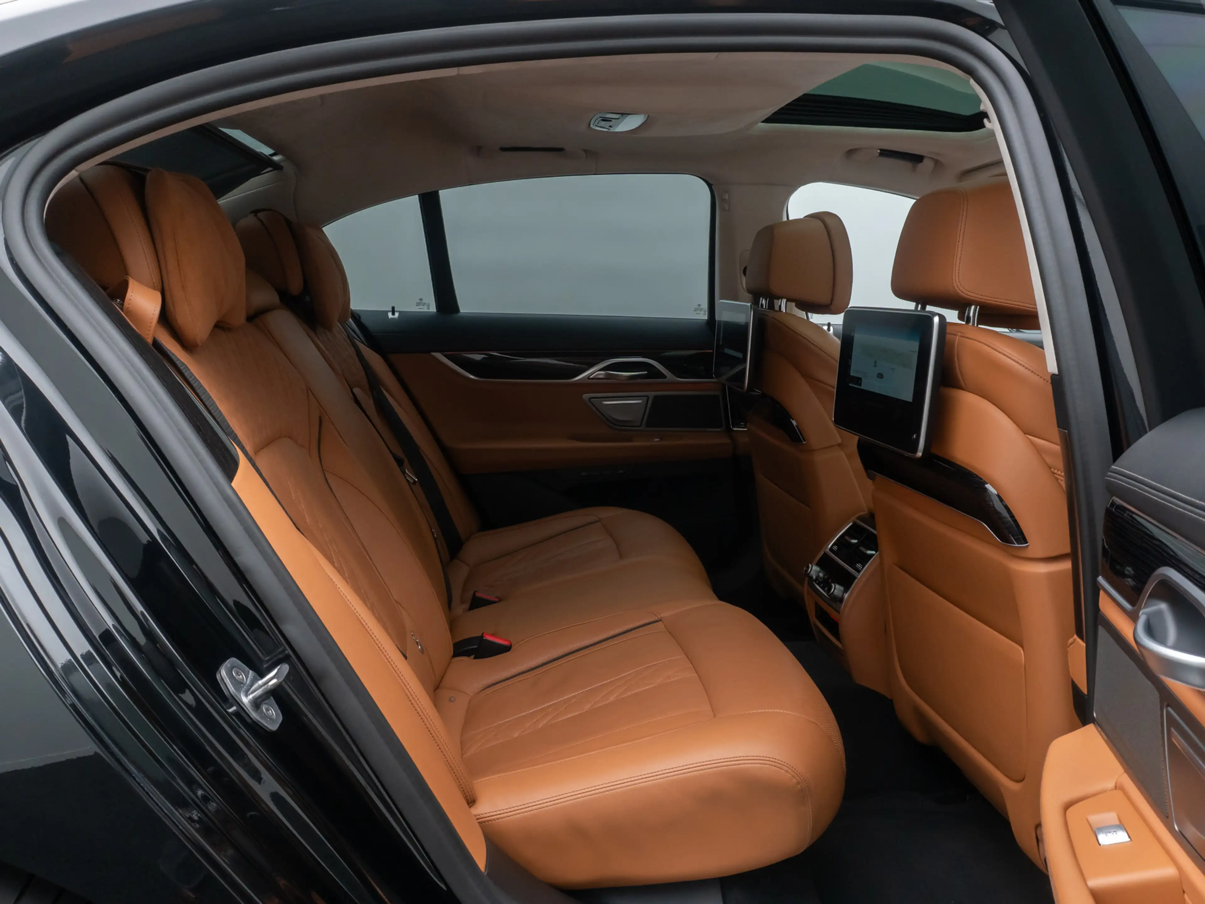 BMW 750 M Sport 360° Massage FondEnt Laser Voll — photo 26