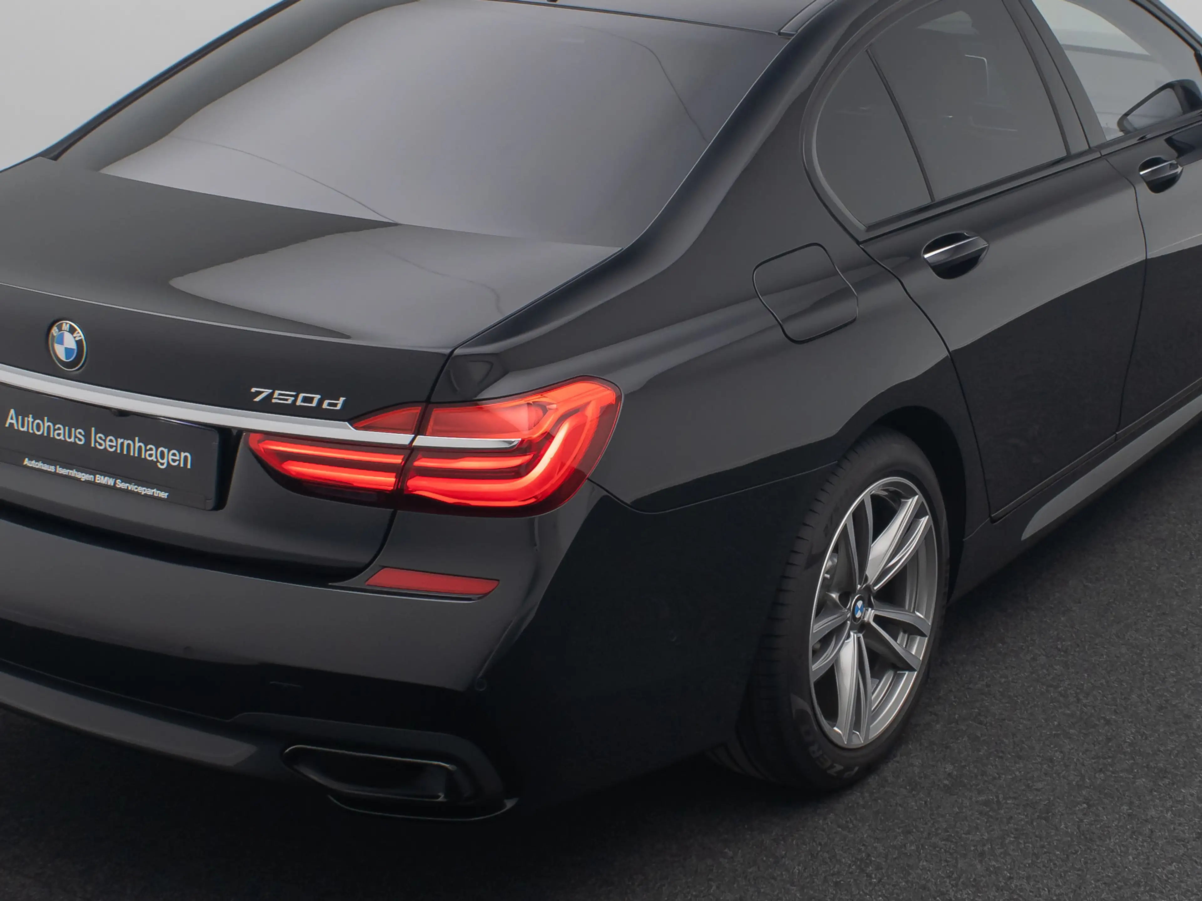 BMW 750 M Sport 360° Massage FondEnt Laser Voll — photo 16