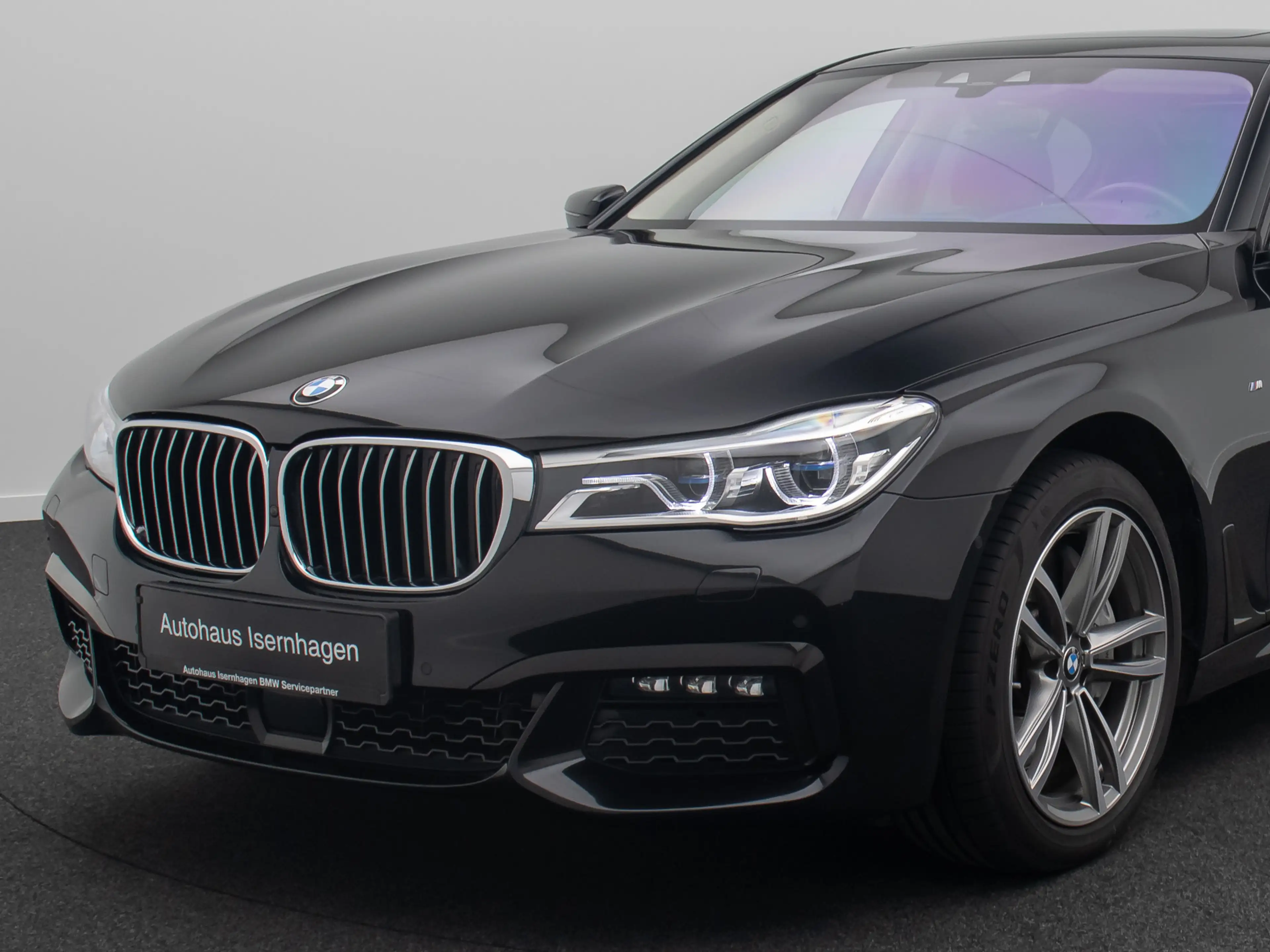 BMW 750 M Sport 360° Massage FondEnt Laser Voll — photo 17
