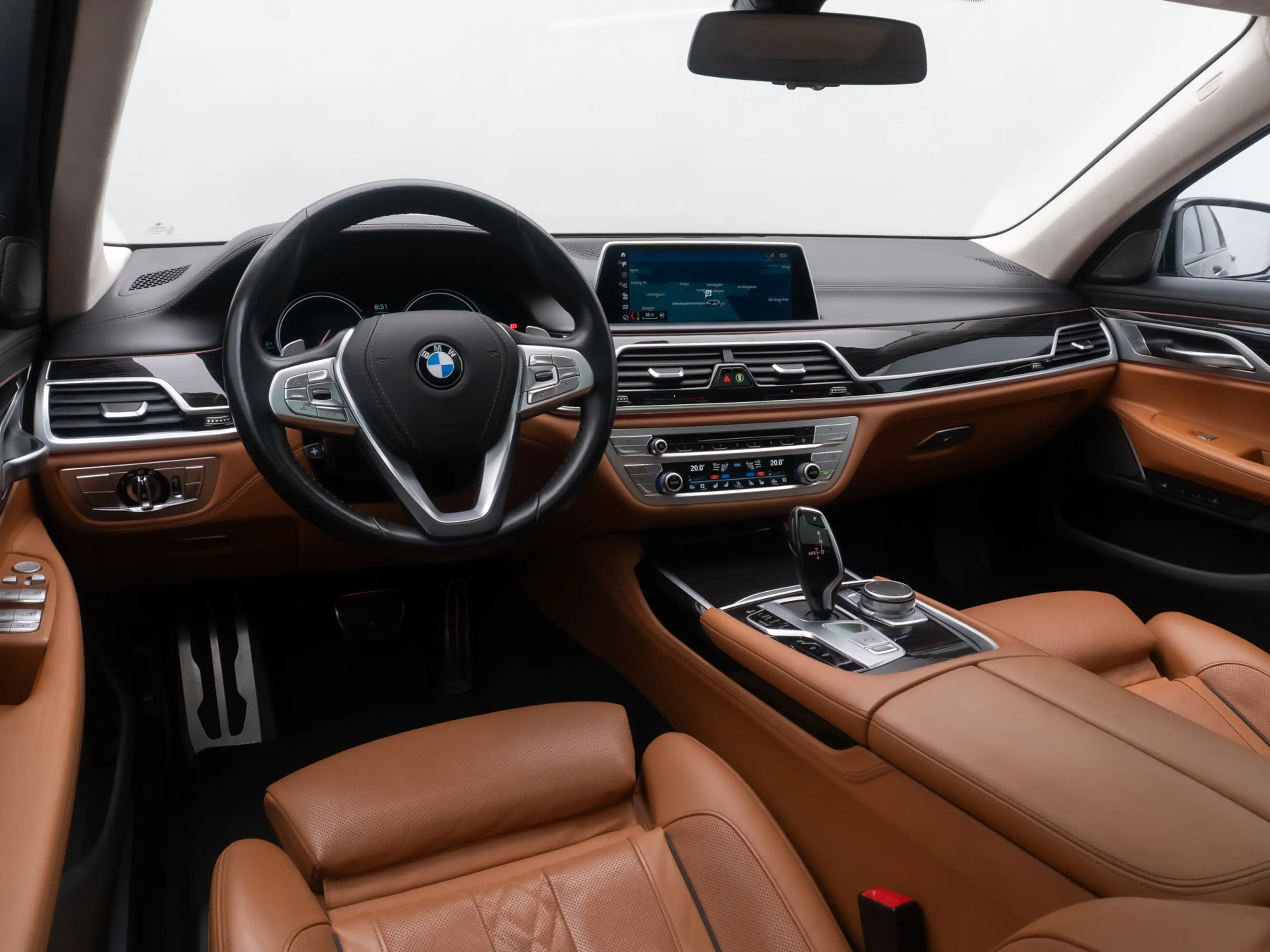 BMW 750 M Sport 360° Massage FondEnt Laser Voll — photo 39