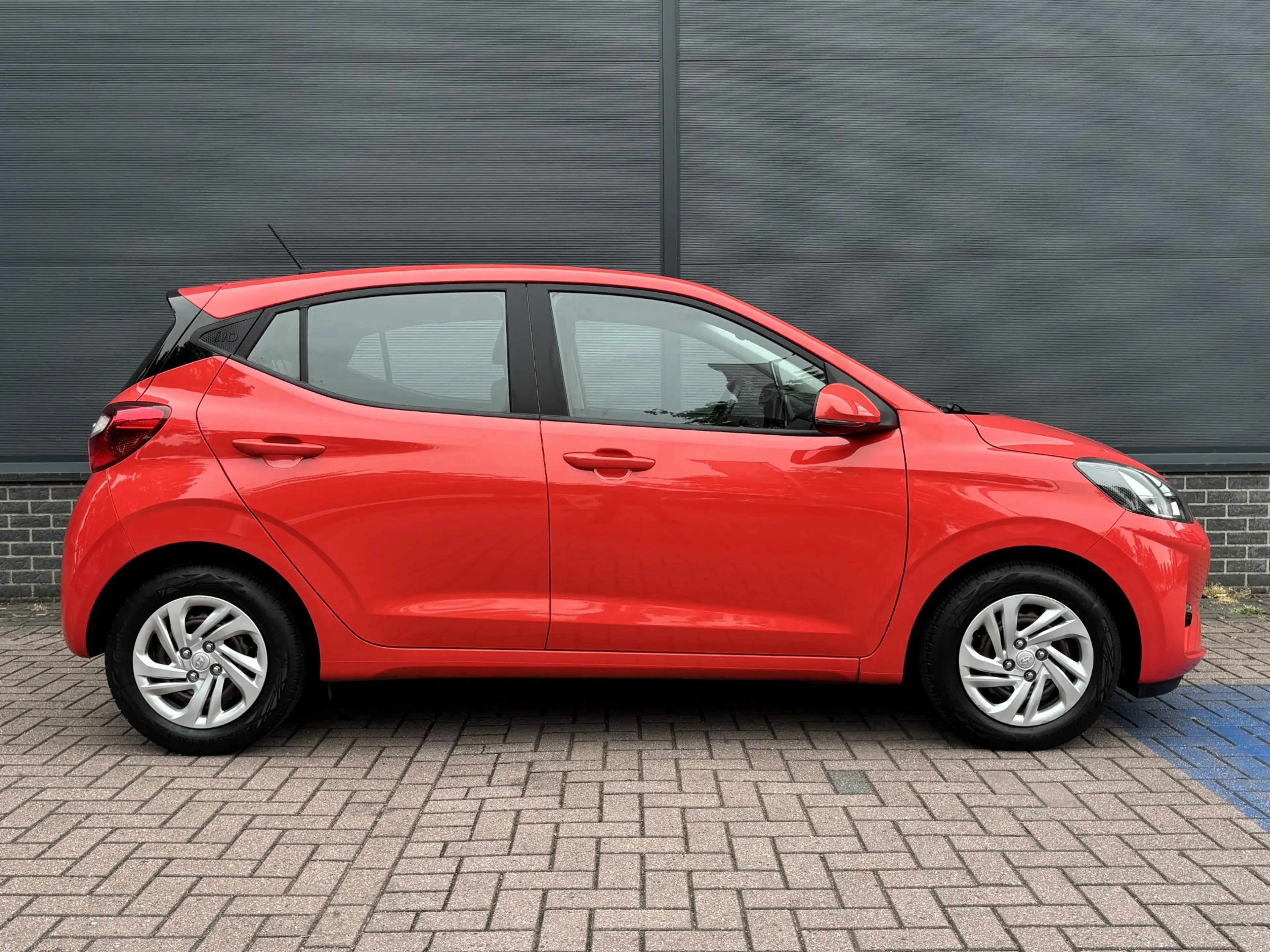 Hyundai i10 1.0 Comfort Smart / Dealer onderhouden / Navigatie — photo 17