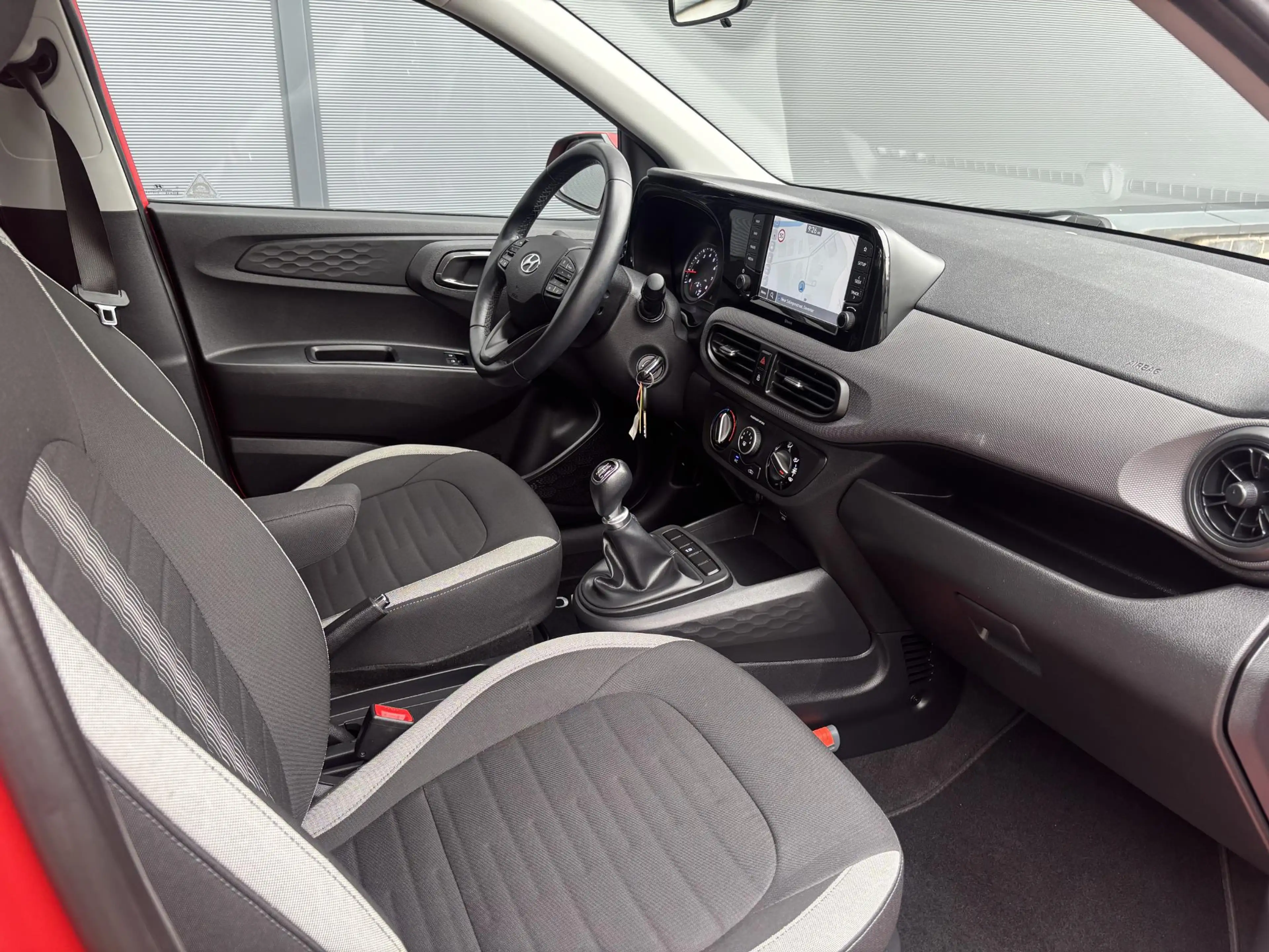 Hyundai i10 1.0 Comfort Smart / Dealer onderhouden / Navigatie — photo 19
