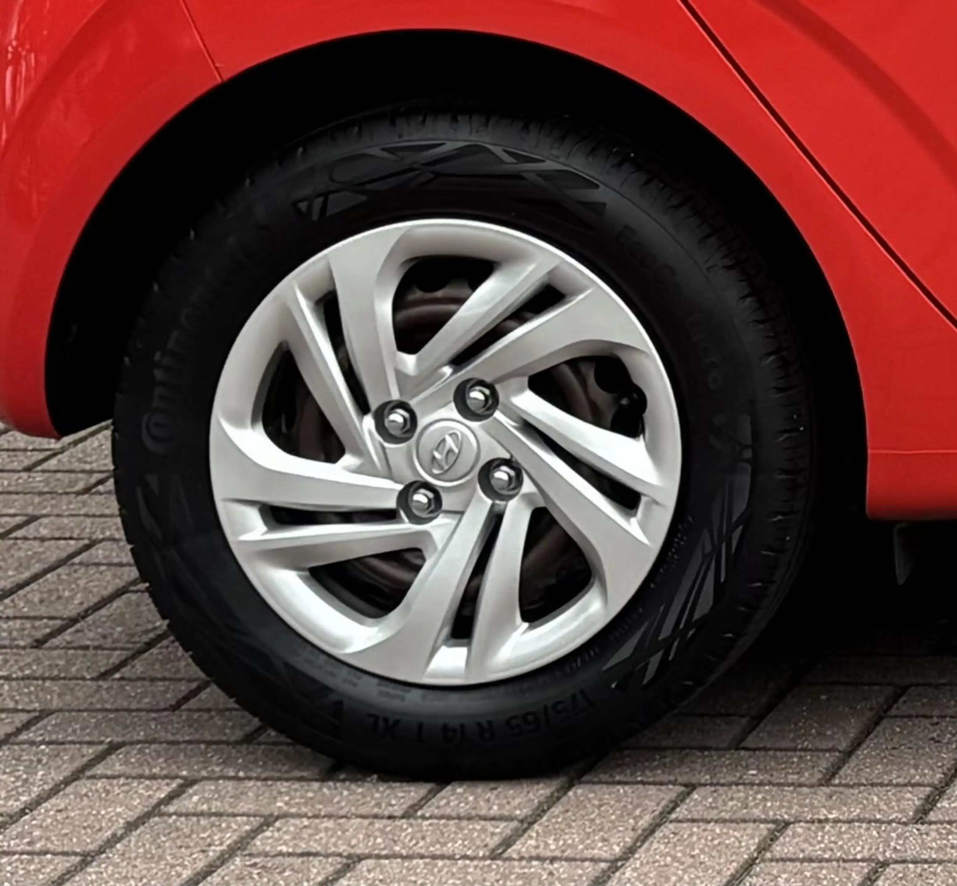 Hyundai i10 1.0 Comfort Smart / Dealer onderhouden / Navigatie — photo 15