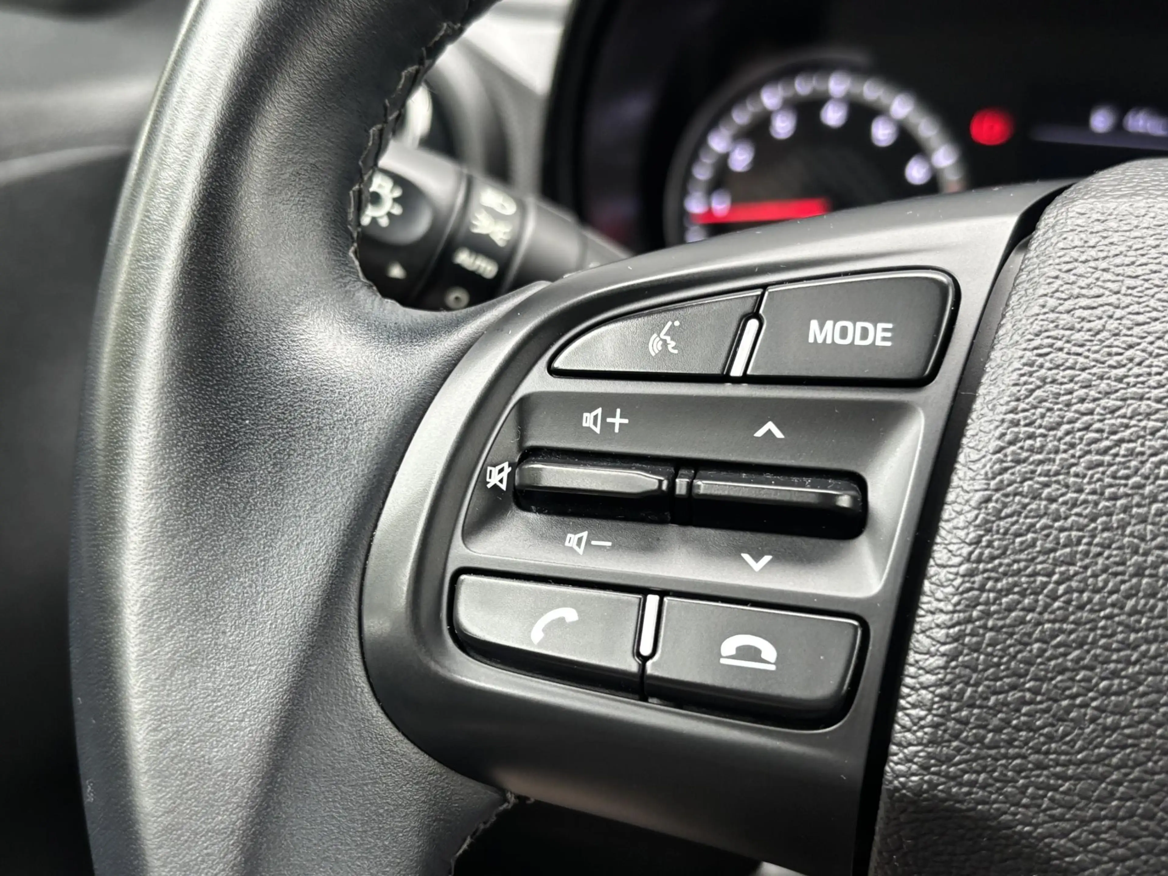 Hyundai i10 1.0 Comfort Smart / Dealer onderhouden / Navigatie — photo 24