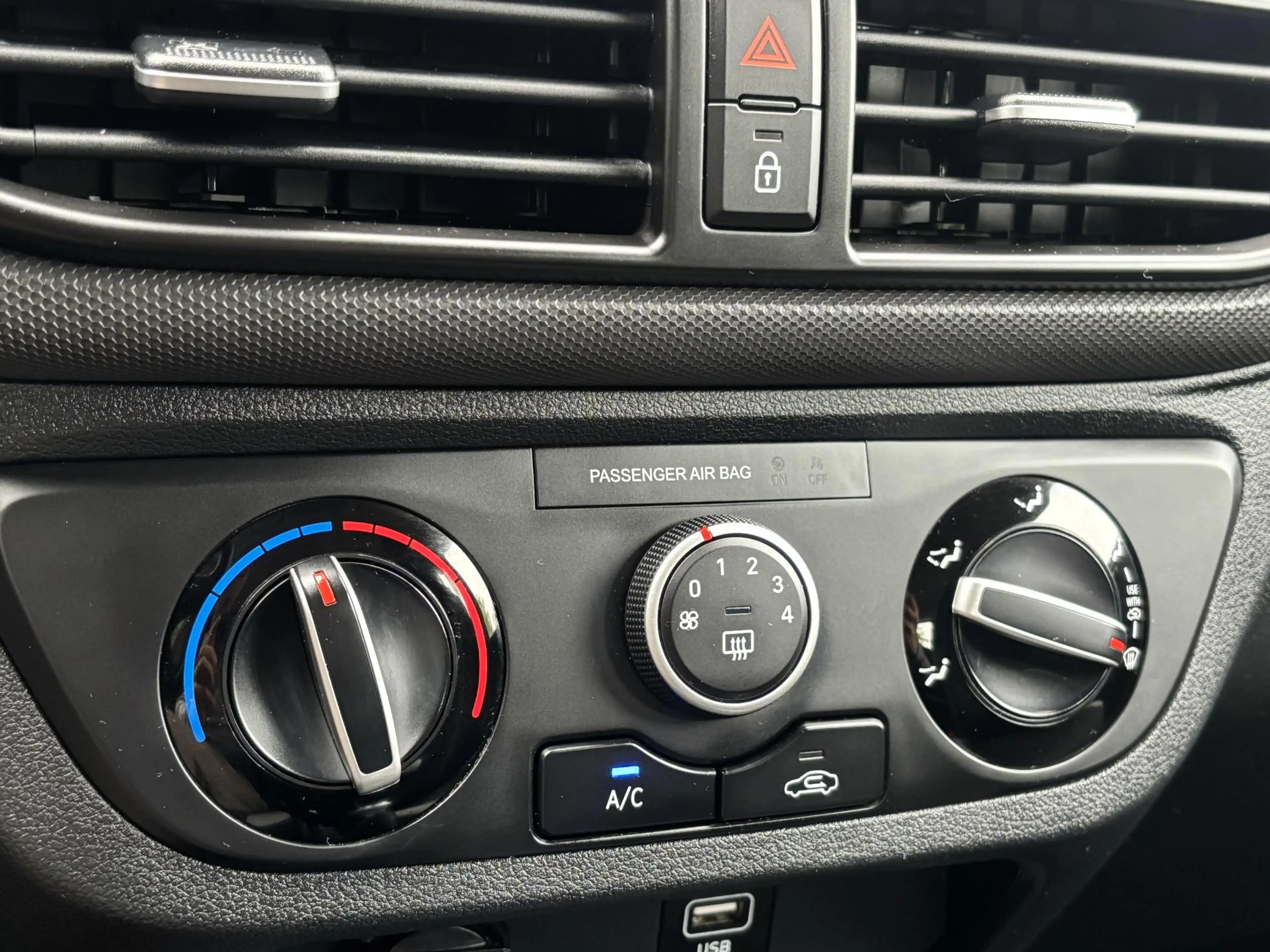 Hyundai i10 1.0 Comfort Smart / Dealer onderhouden / Navigatie — photo 4