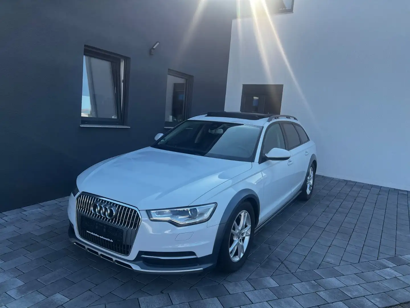 Audi A6 allroad 3.0TDI Quattro Automatik/AHk Белый - 1