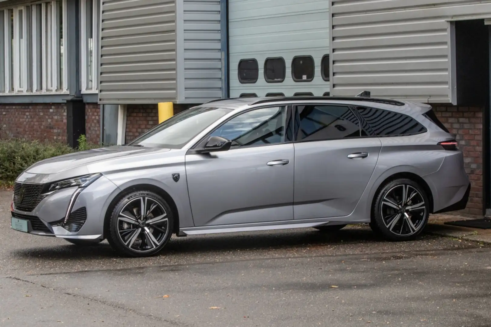 Peugeot 308 SW 1.2 GT Line Pack Bns Grijs - 2
