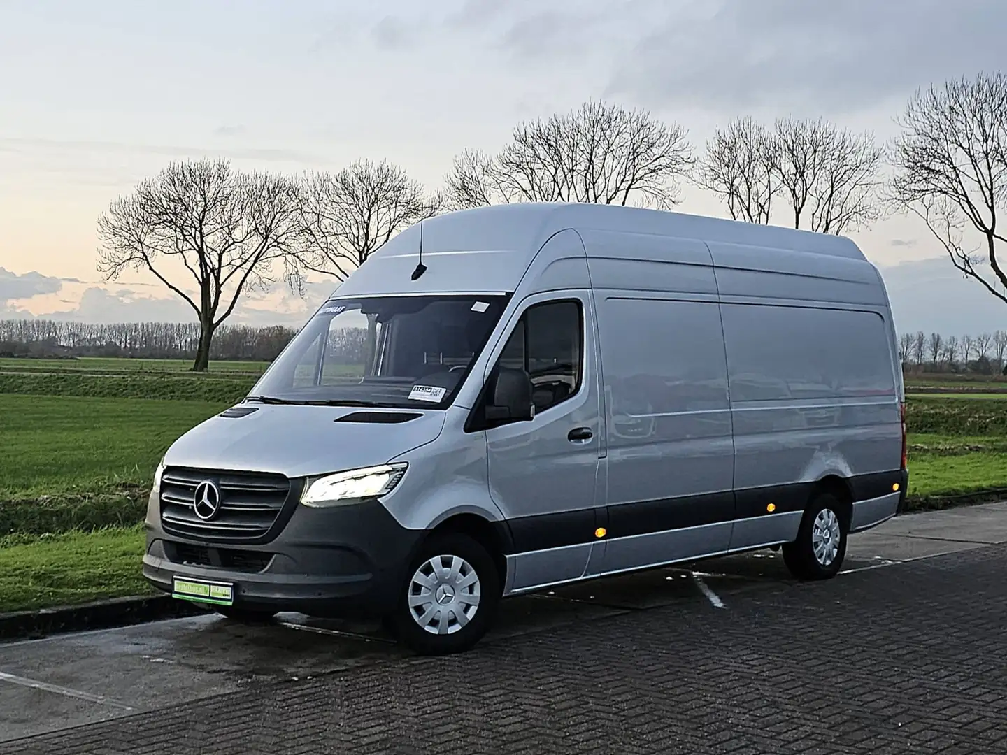 Mercedes-Benz Sprinter 319 XL V6 3.0 LTR EURO6 Zilver - 2