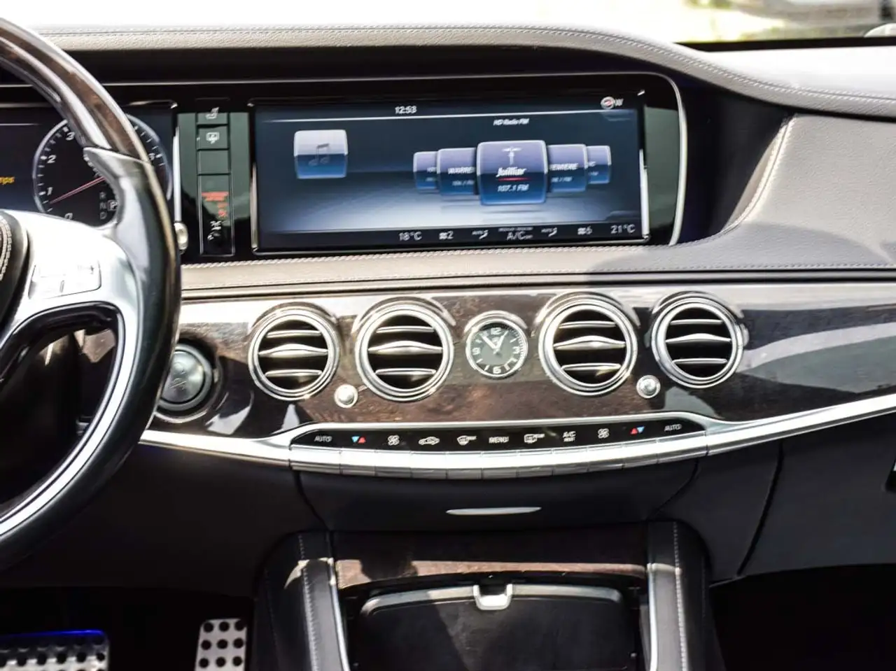 Mercedes-Benz S-Class снимка Mercedes-Benz S-Class