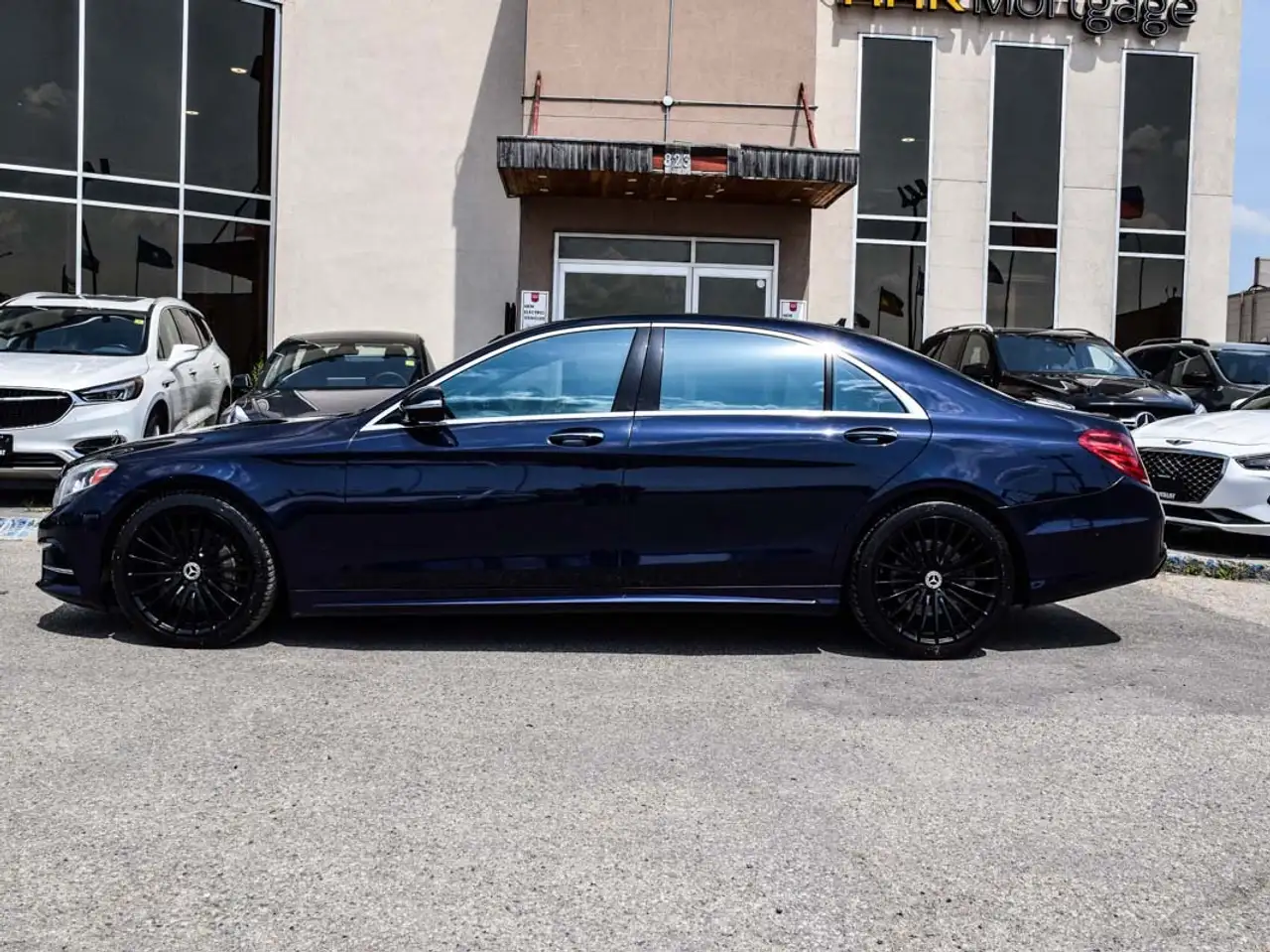 Mercedes-Benz S-Class снимка Mercedes-Benz S-Class