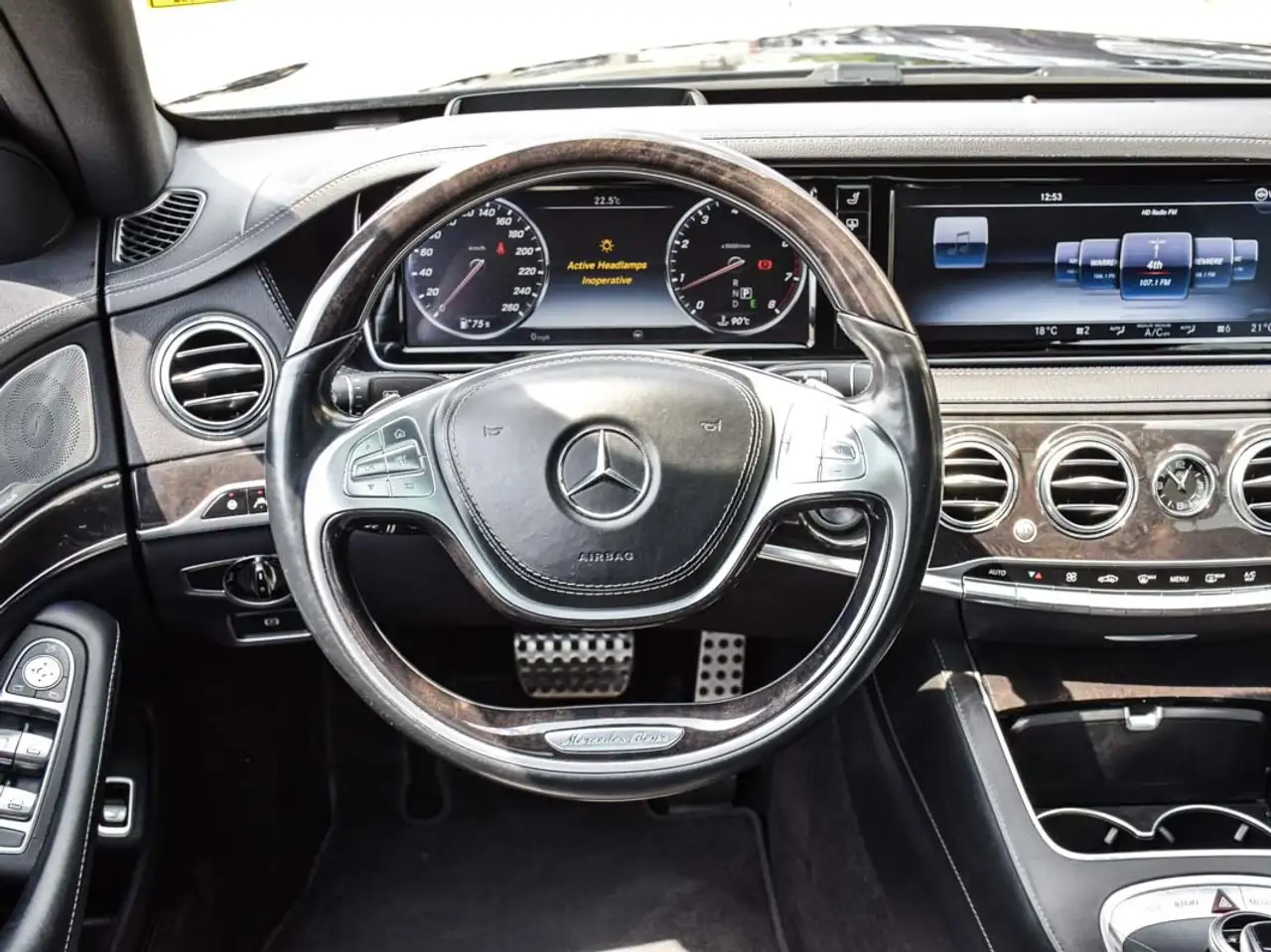 Mercedes-Benz S-Class снимка Mercedes-Benz S-Class