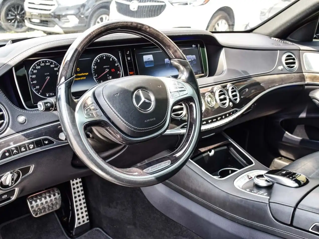 Mercedes-Benz S-Class снимка Mercedes-Benz S-Class