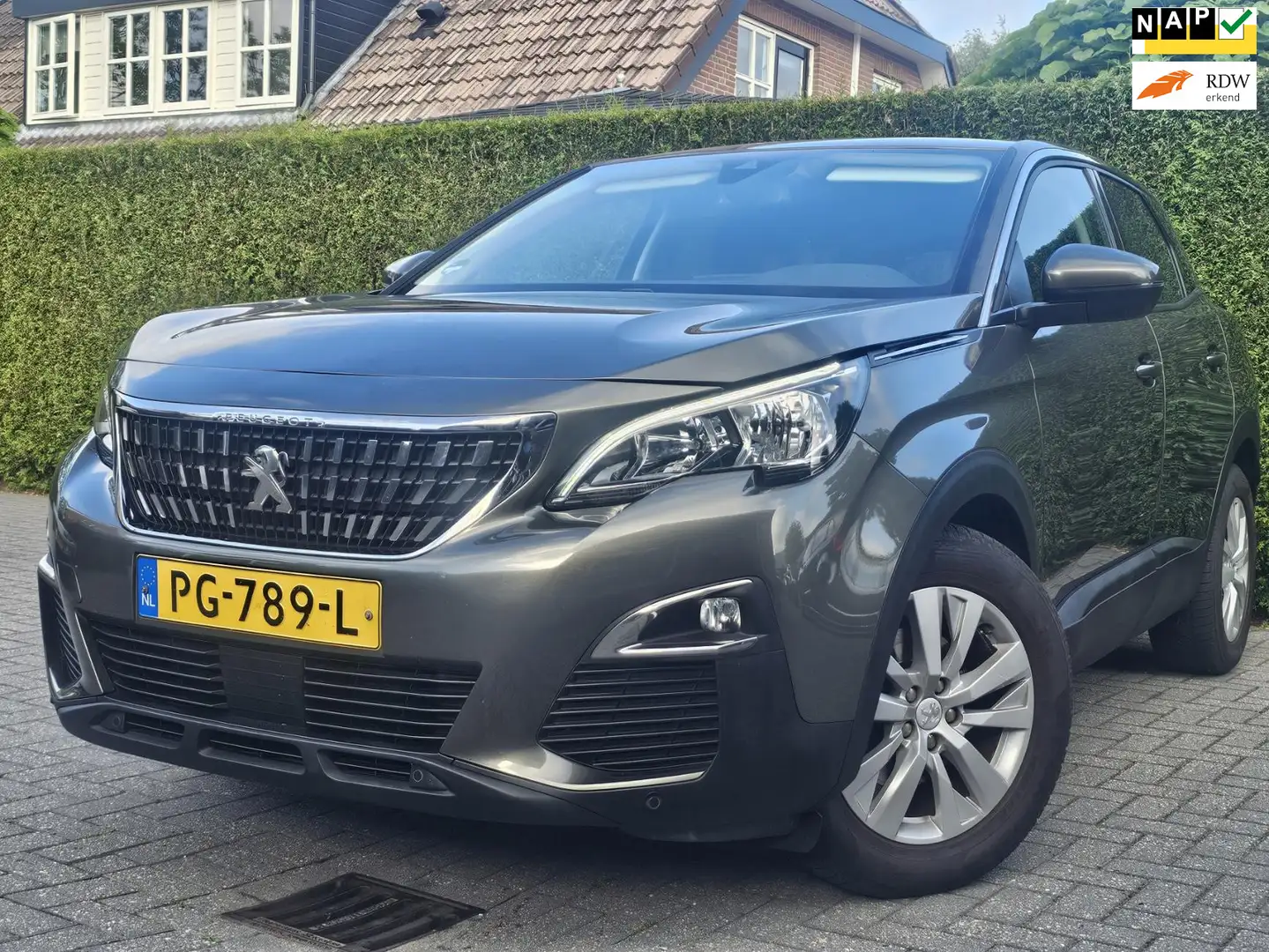 Peugeot 3008 1.2 PureTech Blue Lease Executive Grijs - 1