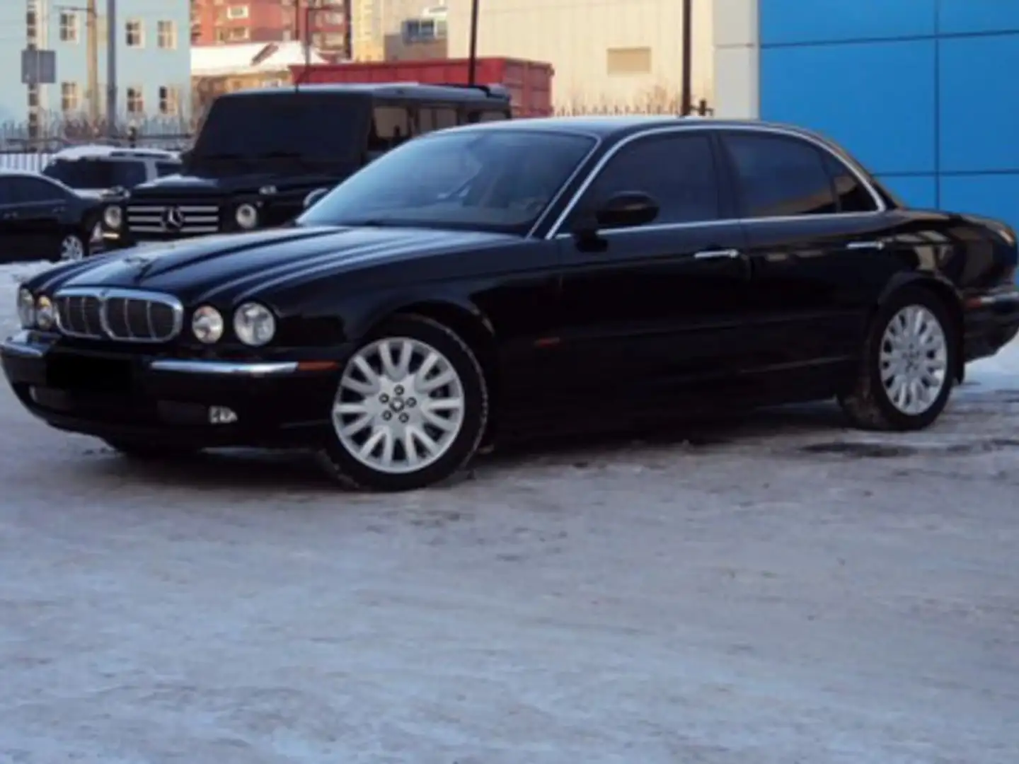 Jaguar XJ8 SWB 3.5 L V8 Sport Premium Černá - 2