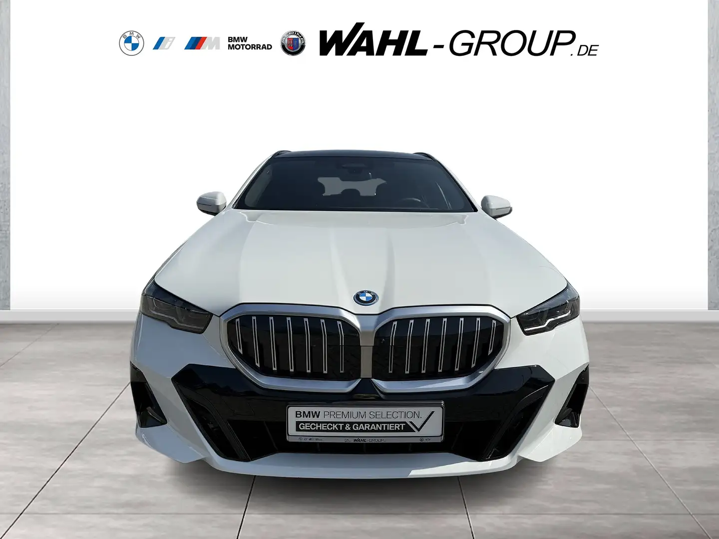 BMW 530 e xDrive Touring M Sport AHK Panorama Head-Up Adap Weiß - 2